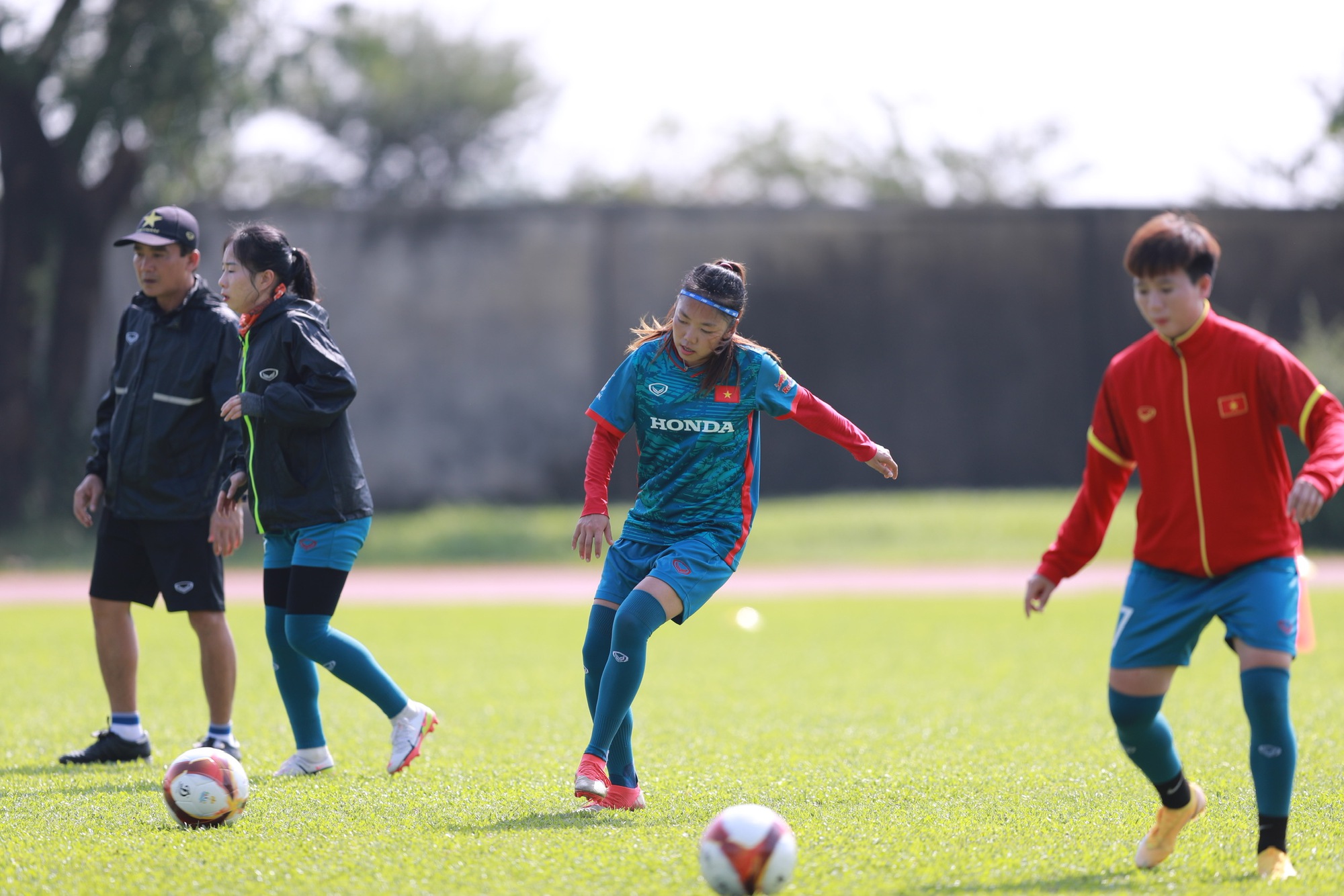 SEA Games 32: Tuyển nữ Việt Nam chốt danh s&aacute;ch, Chương Thị Kiều bị loại - Ảnh 4.