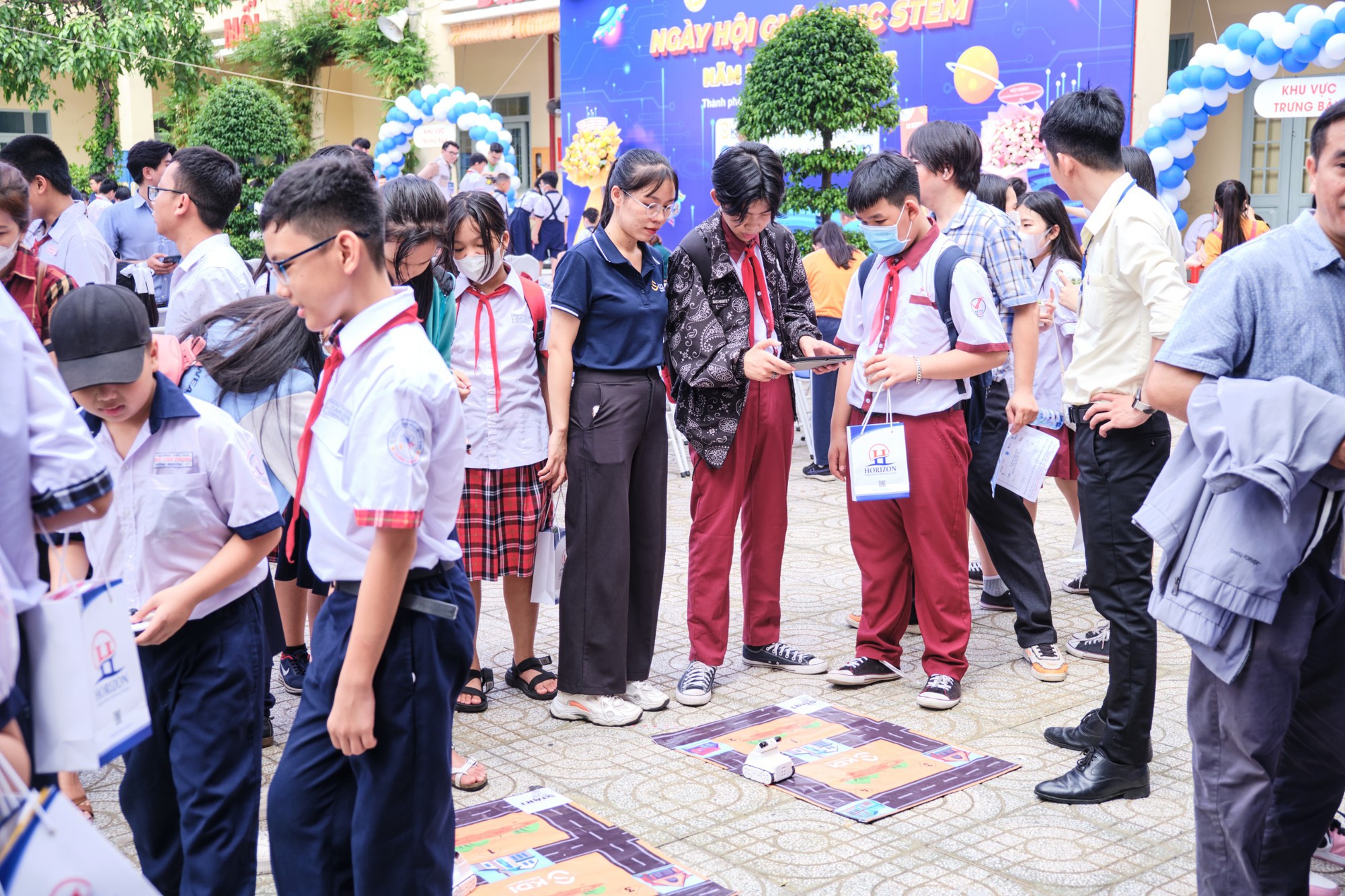 Tổng Chủ bi&ecirc;n s&aacute;ch gi&aacute;o khoa c&ocirc;ng nghệ n&oacute;i về gi&aacute;o dục STEM  - Ảnh 1.