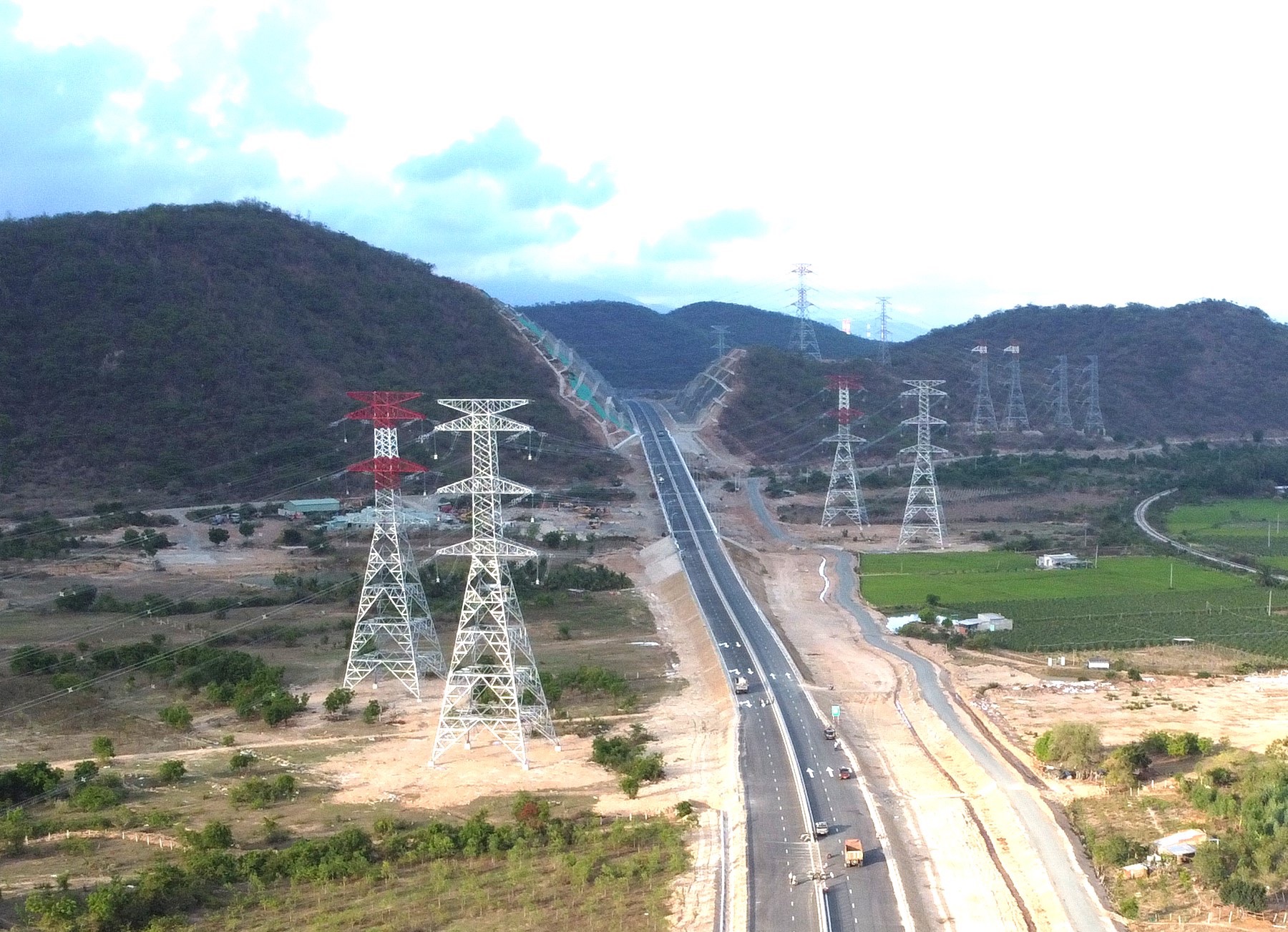 Thu phí để đầu tư đường cao tốc mới