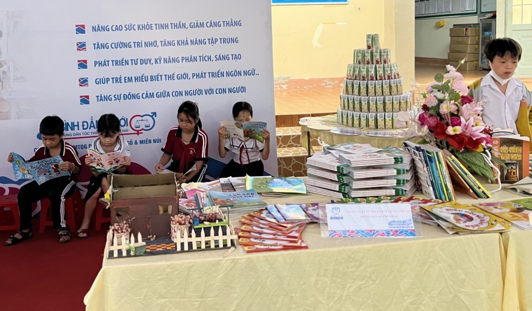 Những suất quà yêu thương đến với phụ nữ và trẻ em dân tộc thiểu số Bình Phước
