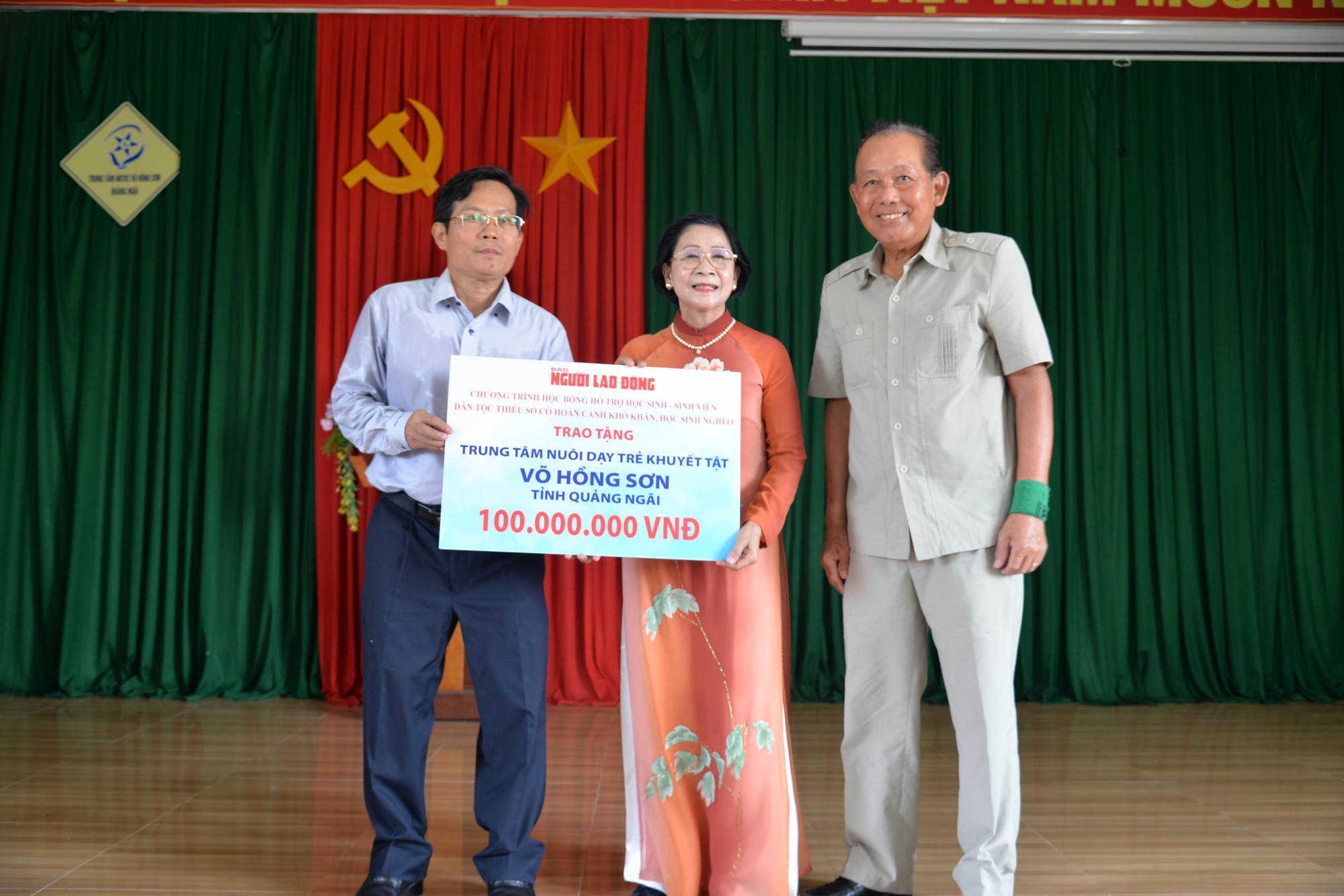Thêm 15.000 lá cờ Tổ quốc đến với Quảng Ngãi - Ảnh 2.
