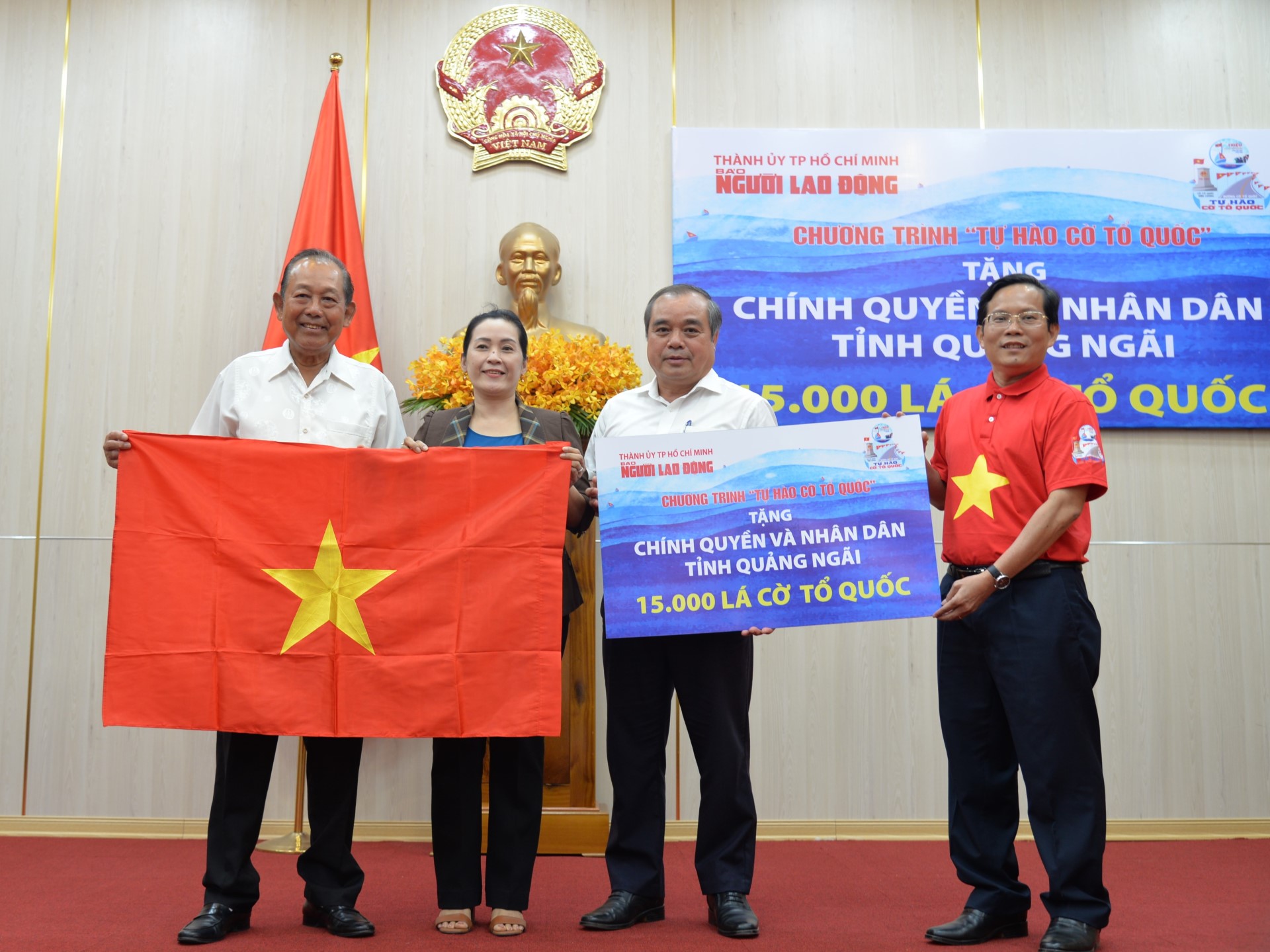 Thêm 15.000 lá cờ Tổ quốc đến với Quảng Ngãi