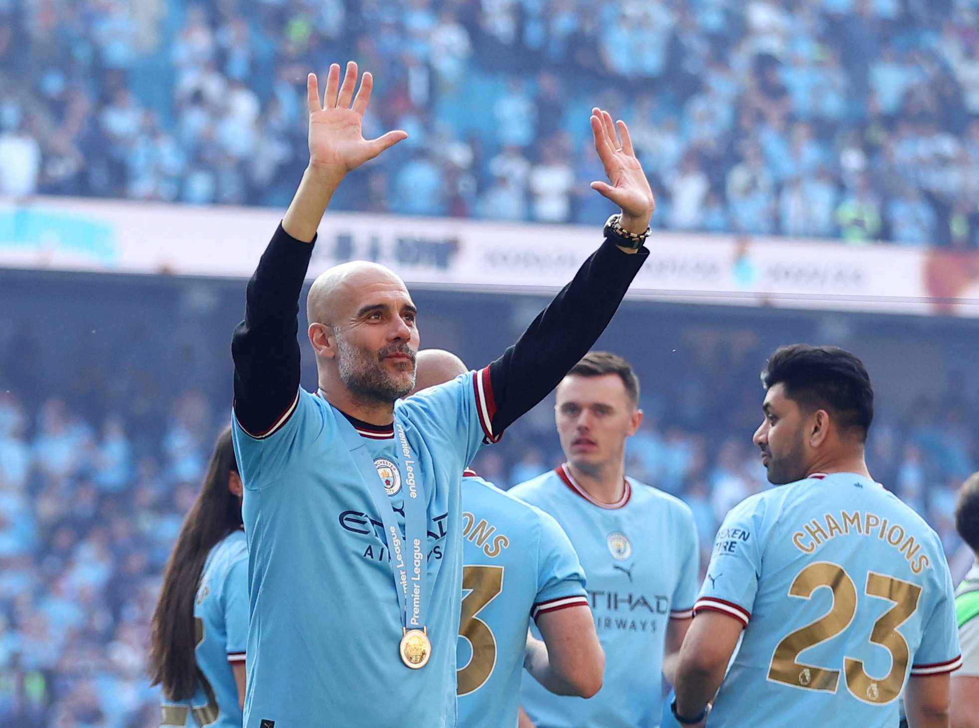 Pep Guardiola: Người l&agrave;m thay đổi b&oacute;ng đ&aacute; Anh  - Ảnh 11.