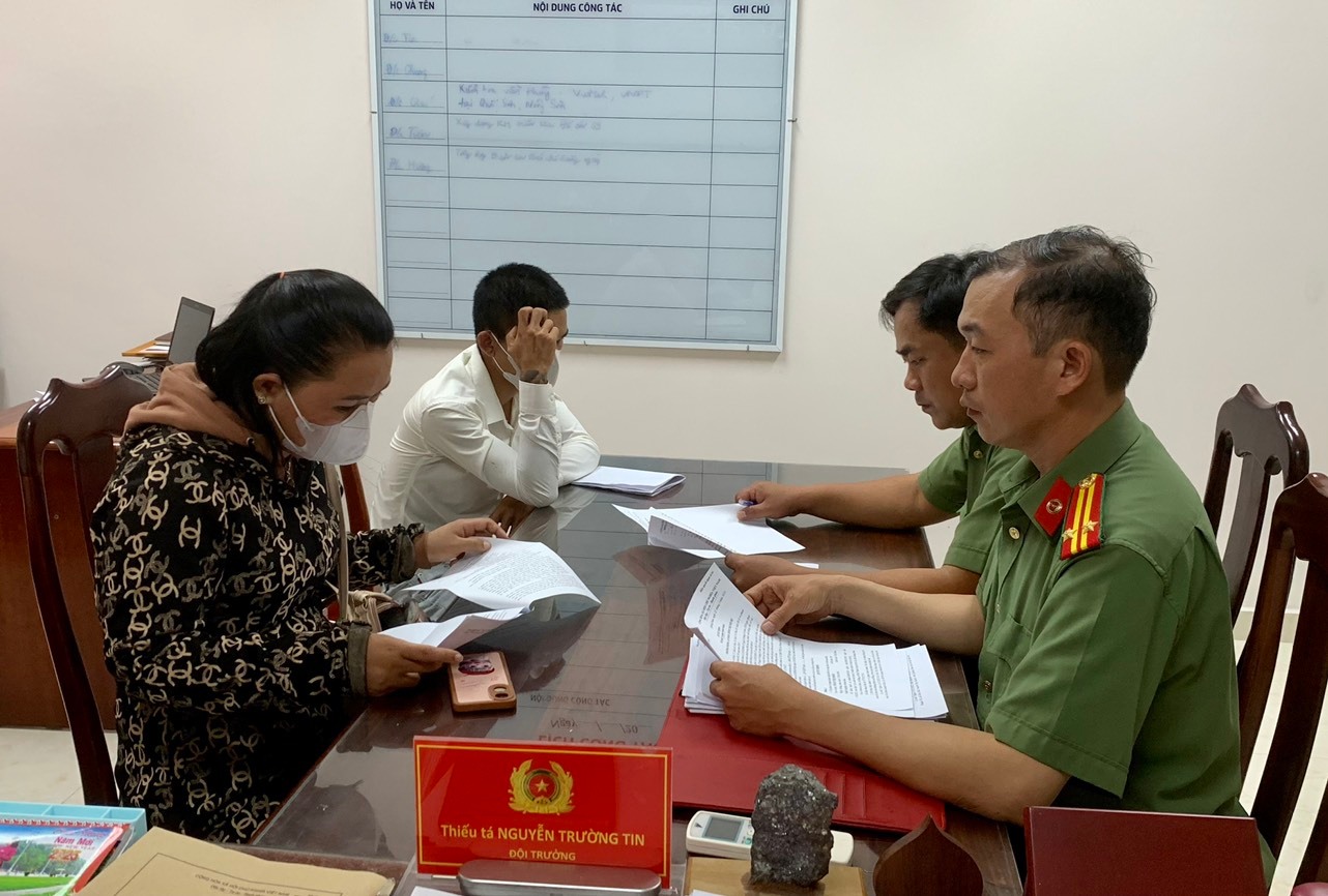 Hai người ở Quảng Nam chuyển hướng cuộc gọi đến đường dây nóng của Bộ Công an bị phạt