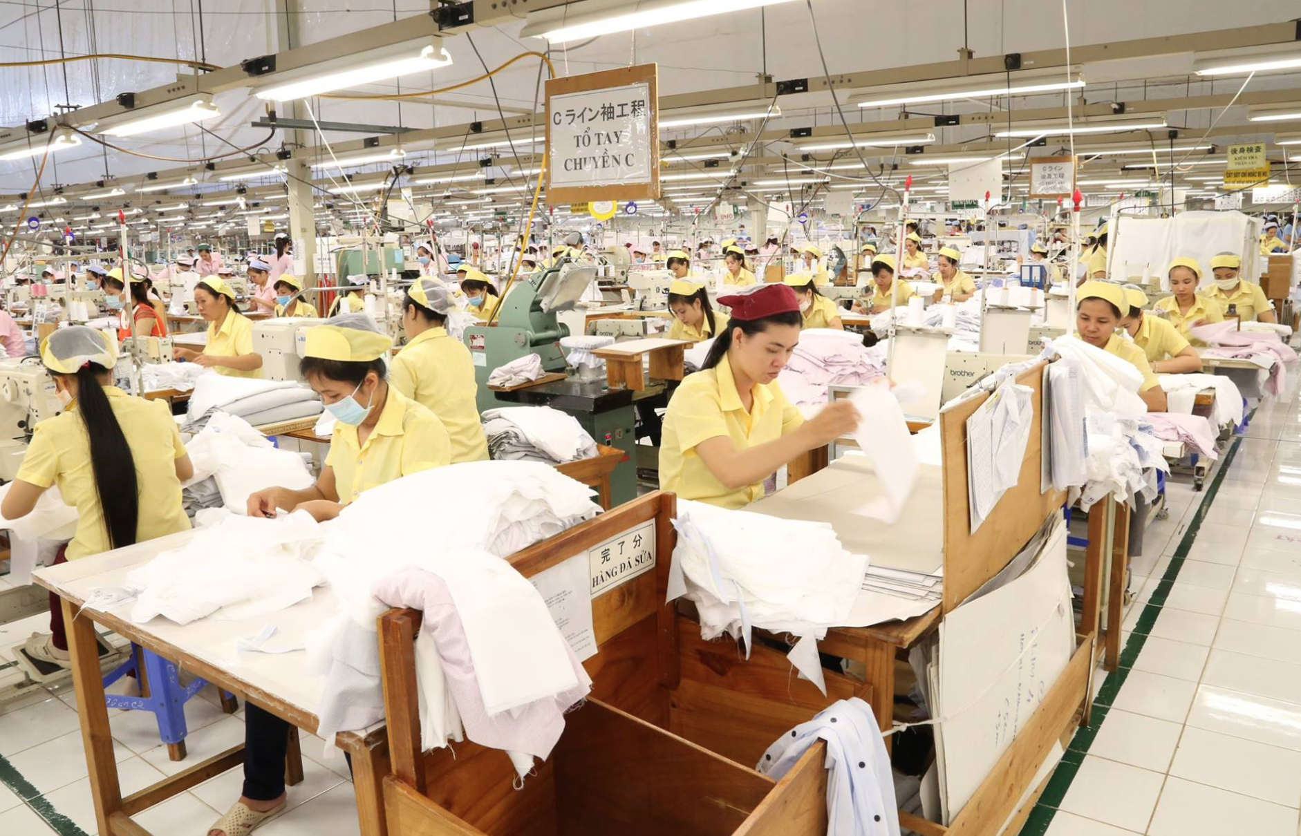 Doanh nghiệp "gồng lỗ" để giữ việc làm