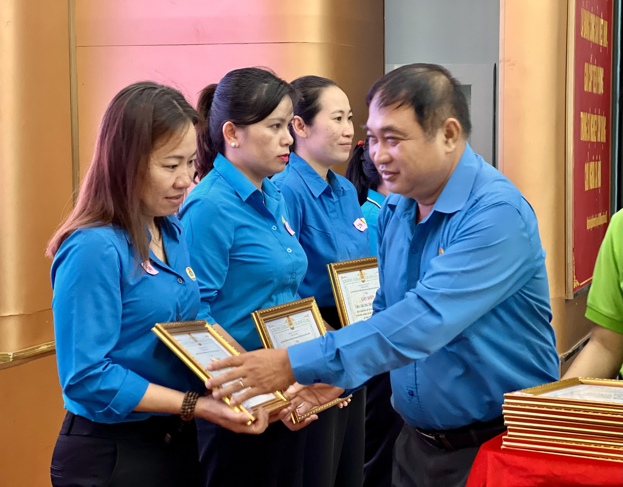 Tuyên dương điển hình học và làm theo Bác