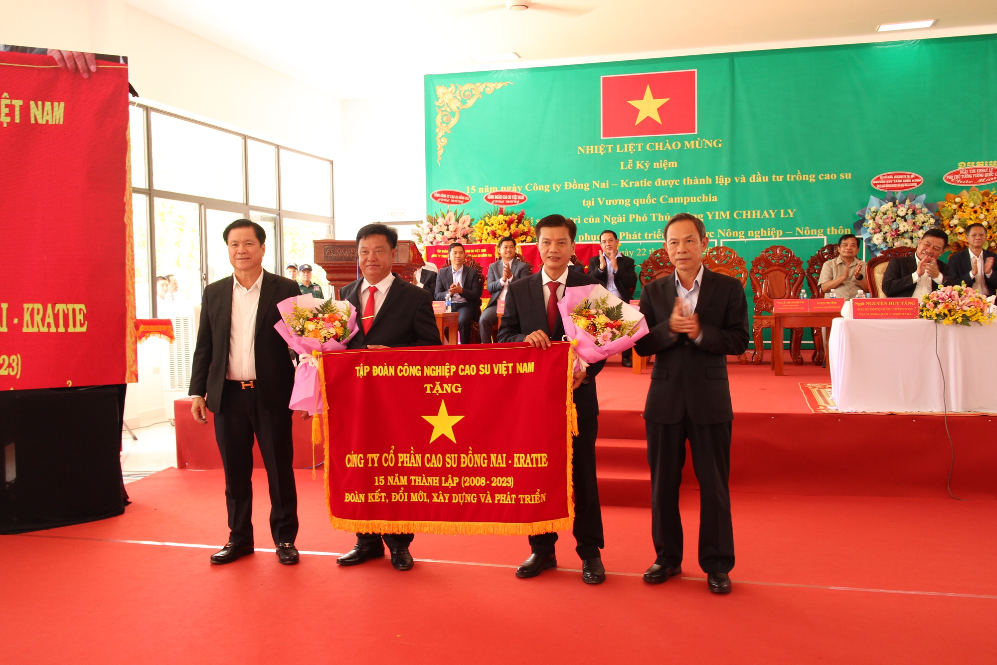 Công ty CP Cao su Đồng Nai - Kratie: Thu nhập bình quân của công nhân đạt 8,2 triệu đồng/tháng