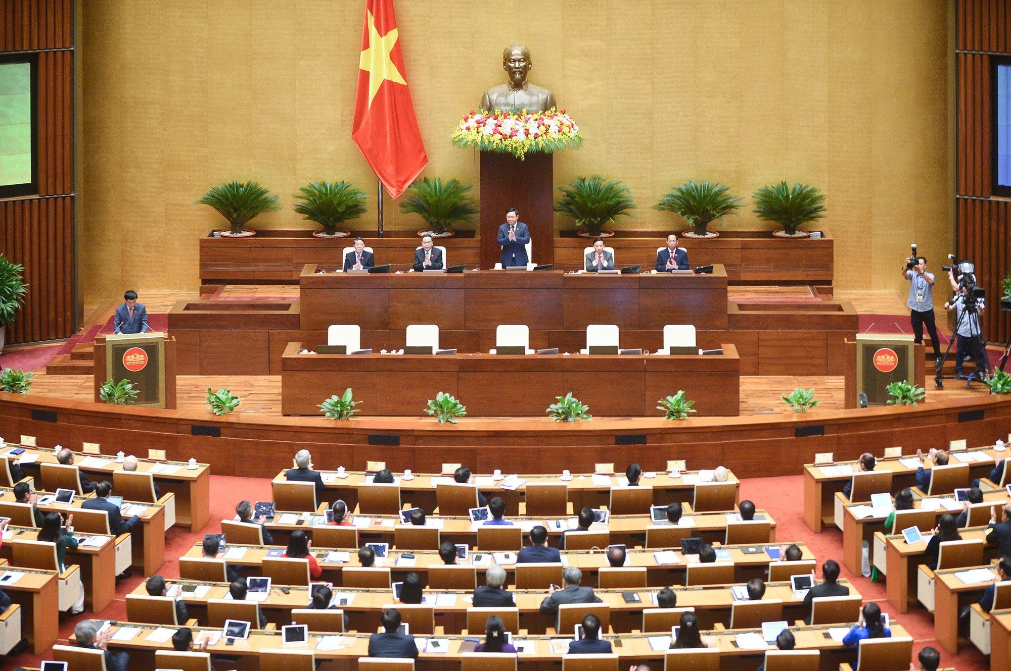 Chủ tịch Quốc hội: Xem x&eacute;t, quyết định c&ocirc;ng t&aacute;c nh&acirc;n sự ngay đầu kỳ họp thứ 5 - Ảnh 3.