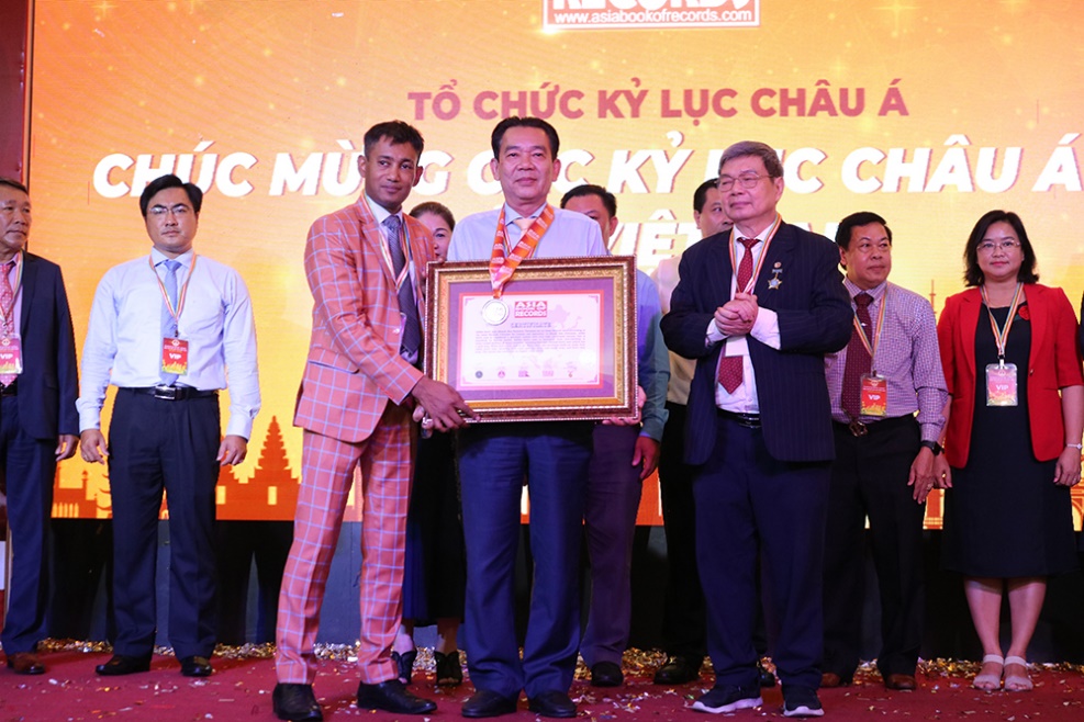 Yến s&agrave;o Kh&aacute;nh H&ograve;a x&aacute;c lập kỷ lục Ch&acirc;u &Aacute; đặc sản qu&agrave; tặng Kh&aacute;nh H&ograve;a - Ảnh 1.