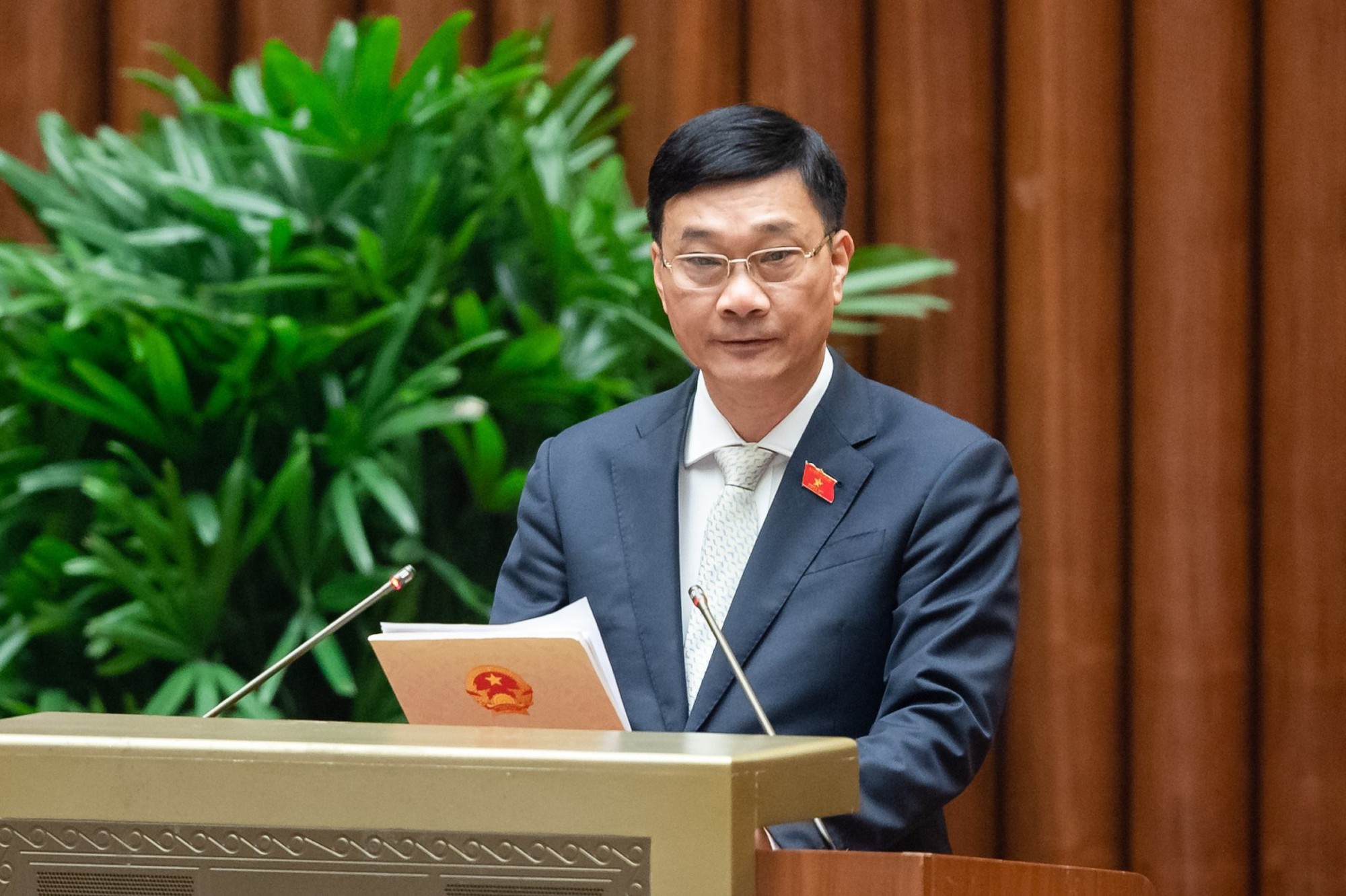 Ủy ban Kinh tế QH: Áp lực trả nợ, doanh nghiệp bán cổ phần giá rất thấp