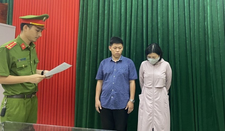 Bắt phóng viên tạp chí cùng người tình tống tiền doanh nghiệp Quảng Bình