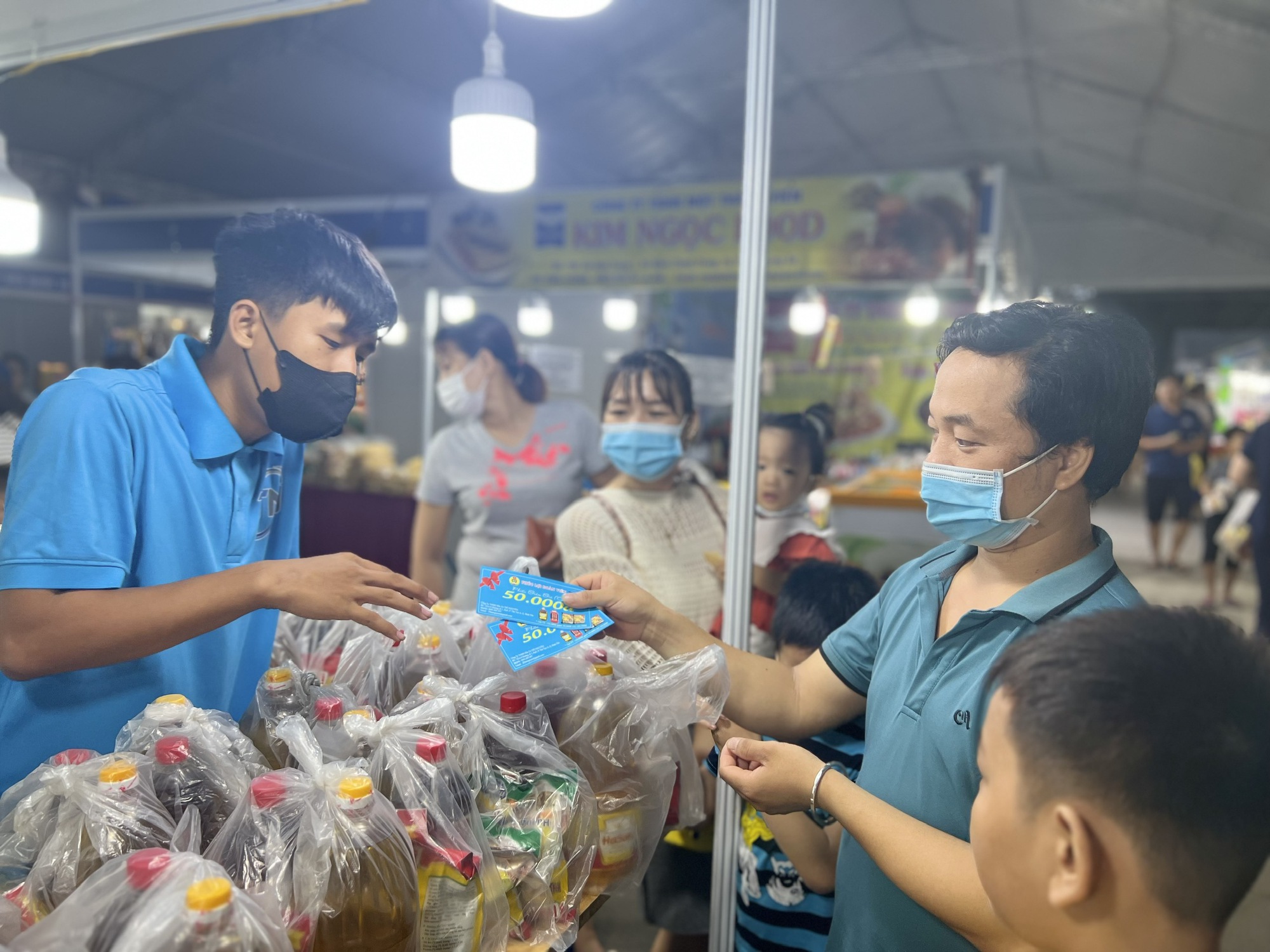 Những hình ảnh ấn tượng trong ngày hội lớn của công nhân Bình Dương - Ảnh 2.
