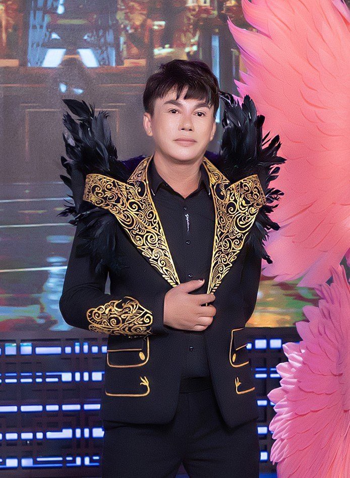 NTK Tommy Nguyễn tạo điểm nhấn trong show Angle Night - Ảnh 5.