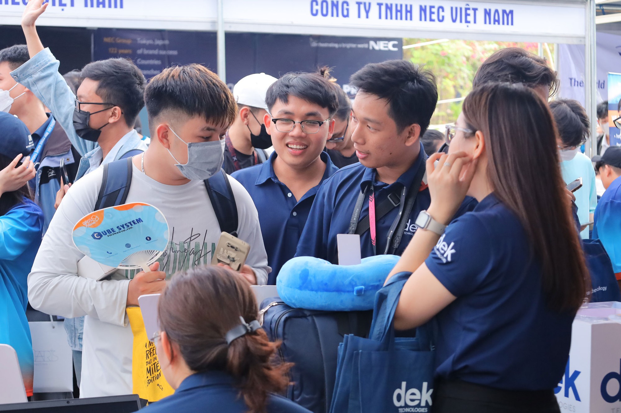 Tuyển dụng ngày càng khắt khe