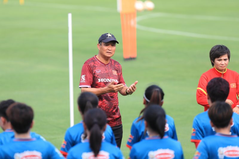 HLV Mai Đức Chung yêu cầu tuyển nữ Việt Nam quên HCV SEA Games, khắc phục điểm yếu