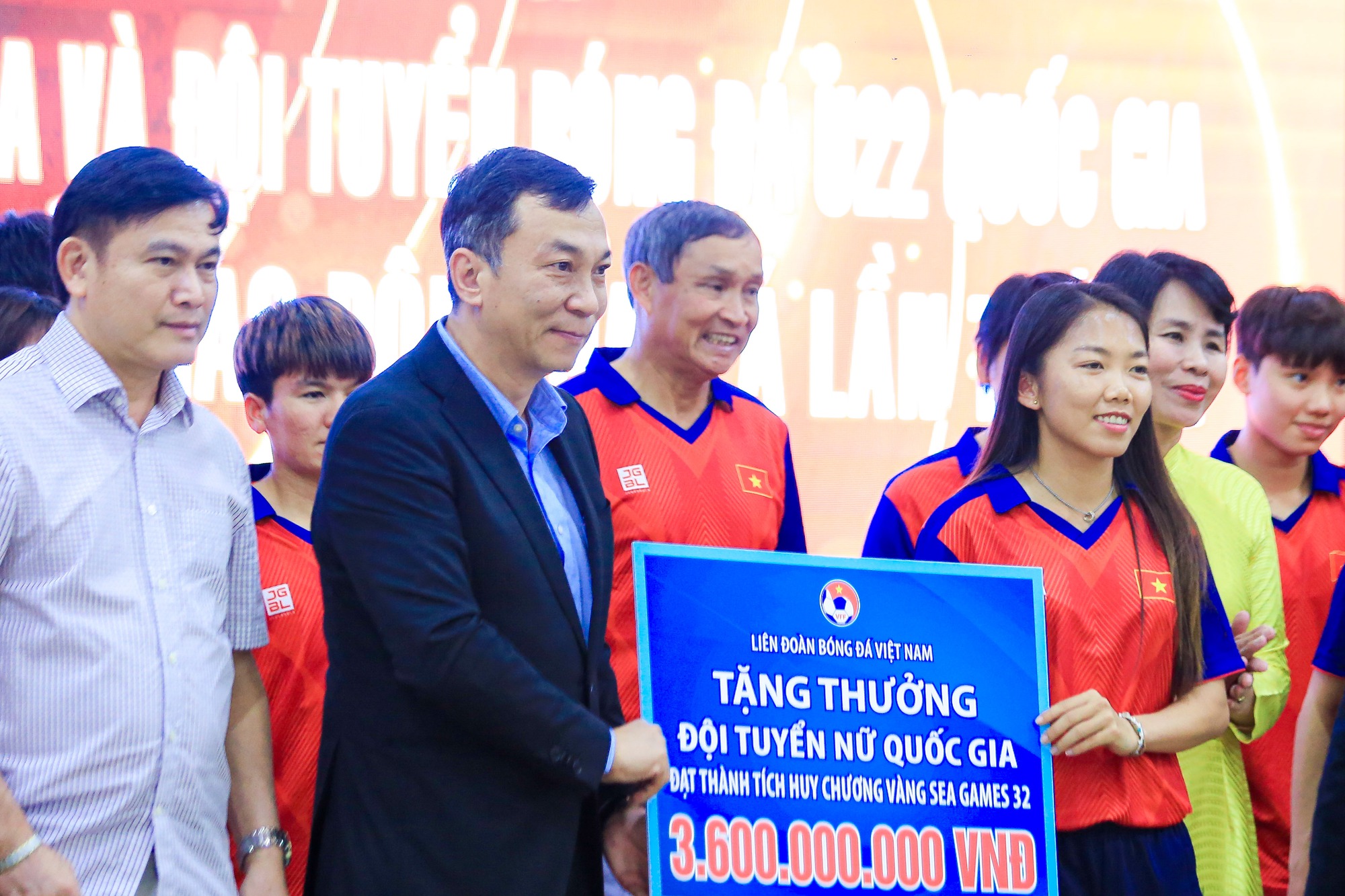 Đội tuyển bóng đá nữ nhận 5,6 tỉ đồng sau kỳ tích 4 lần liên tiếp vô địch SEA Games