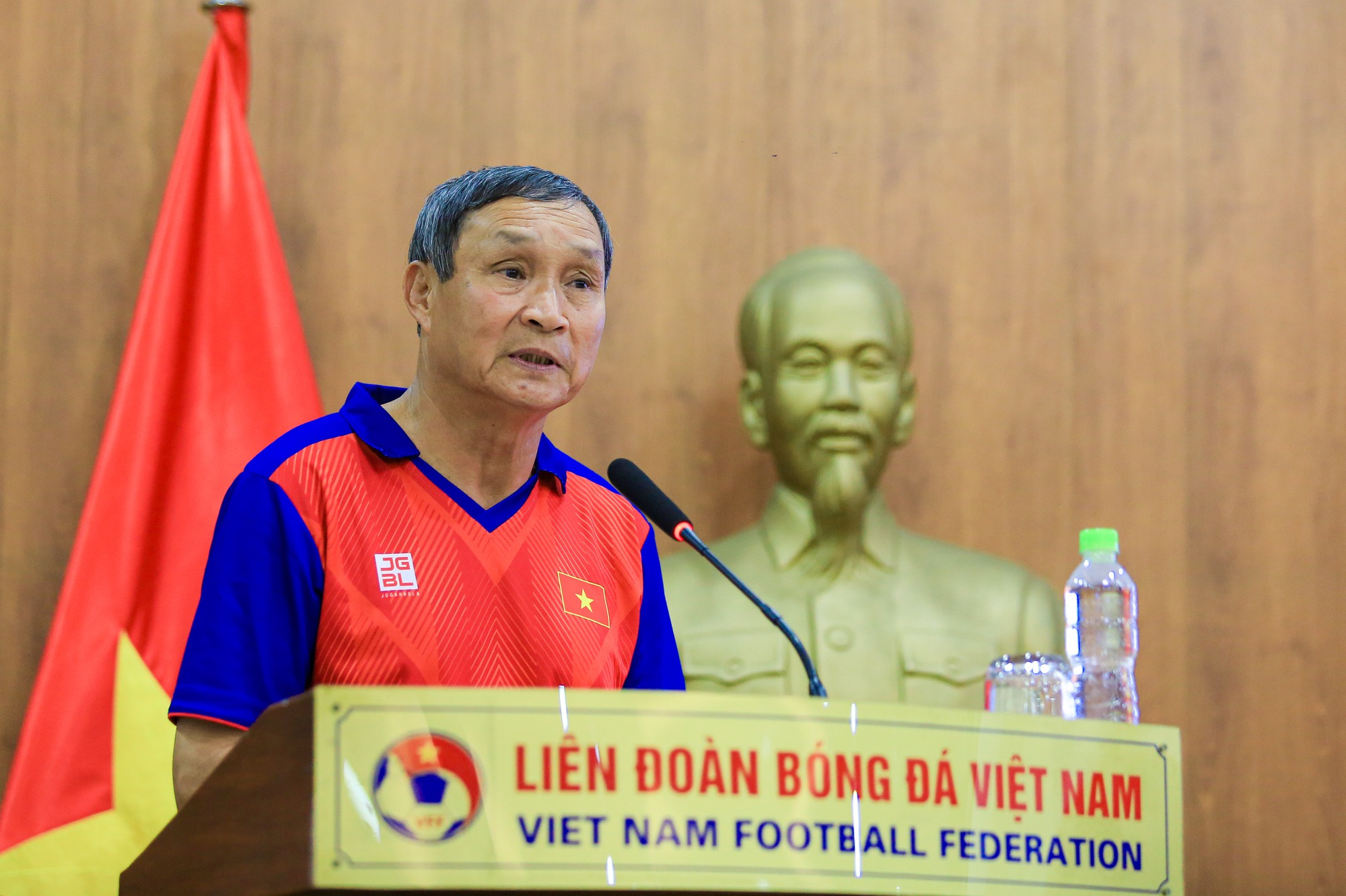 Đội tuyển b&oacute;ng đ&aacute; nữ nhận 5,6 tỉ đồng sau kỳ t&iacute;ch 4 lần li&ecirc;n tiếp v&ocirc; địch SEA Games - Ảnh 7.