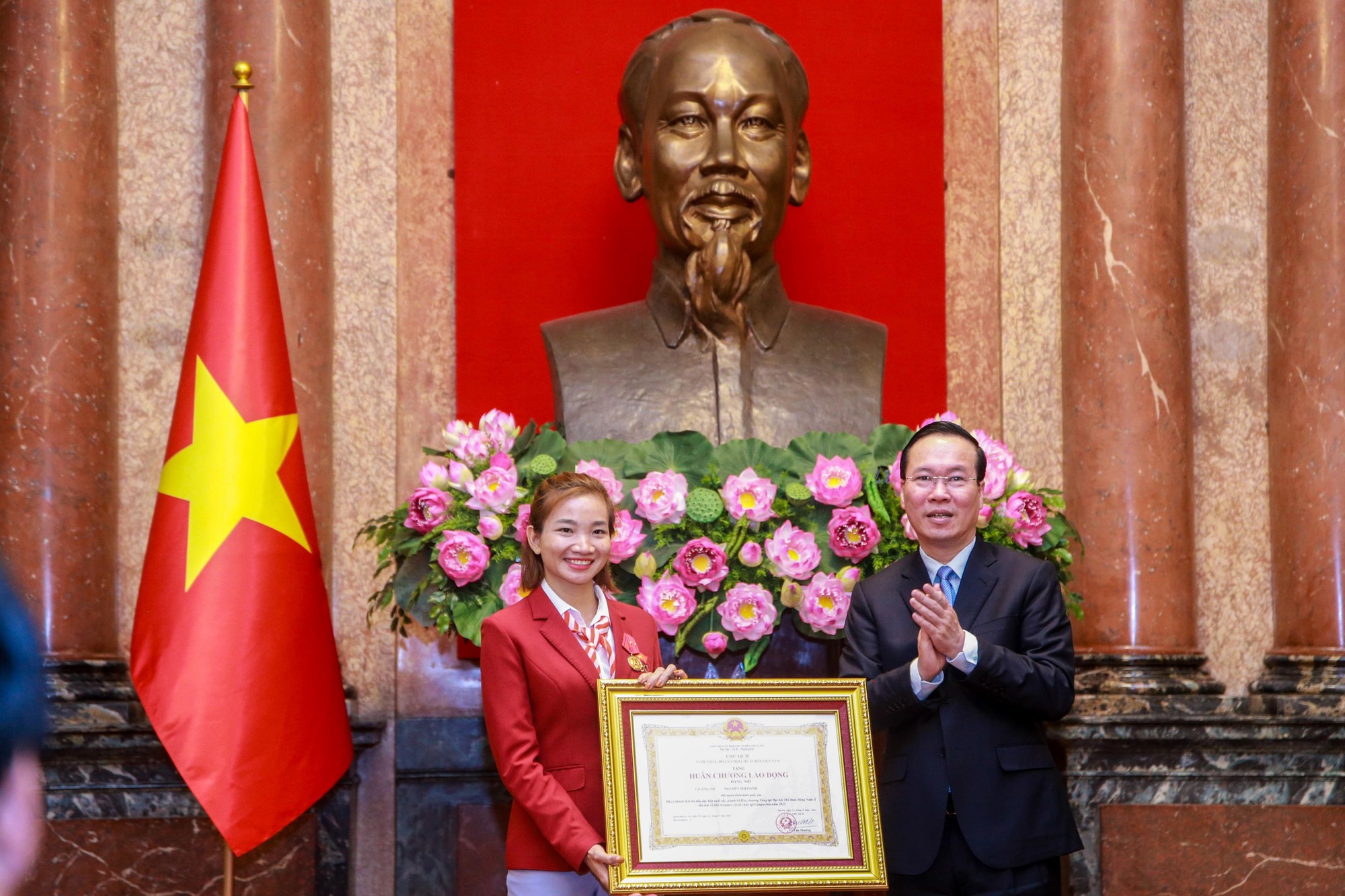 Chủ tịch nước V&otilde; Văn Thưởng trao Hu&acirc;n chương Lao động cho c&aacute;c HLV-VĐV xuất sắc - Ảnh 5.