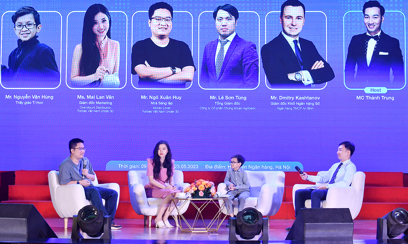 Sinh vi&ecirc;n thể hiện khả năng quản l&yacute;, đầu tư t&agrave;i ch&iacute;nh với 