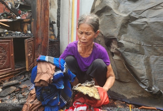 Ng&ocirc;i nh&agrave; đồ đạc li&ecirc;n tục bốc ch&aacute;y bất thường ở Thanh H&oacute;a bị ch&aacute;y rụi - Ảnh 5.