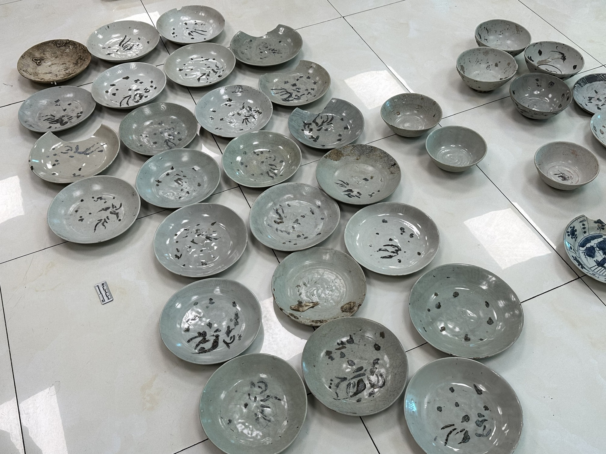 Cổ vật khai th&aacute;c tr&aacute;i ph&eacute;p ở Quảng Ng&atilde;i thuộc thời Minh - Thanh - Ảnh 2.