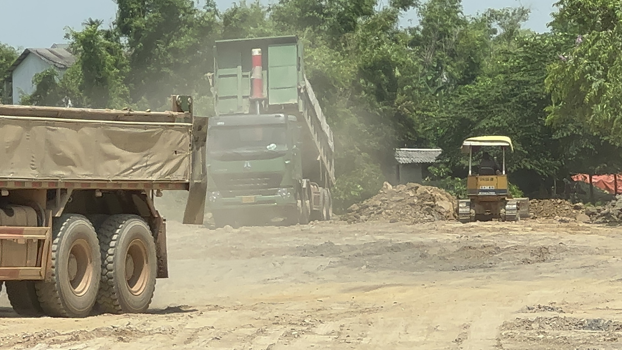 Bị "tuýt còi" vì chưa hoàn thiện thủ tục, dự án vẫn cấp tập san lấp mặt bằng
