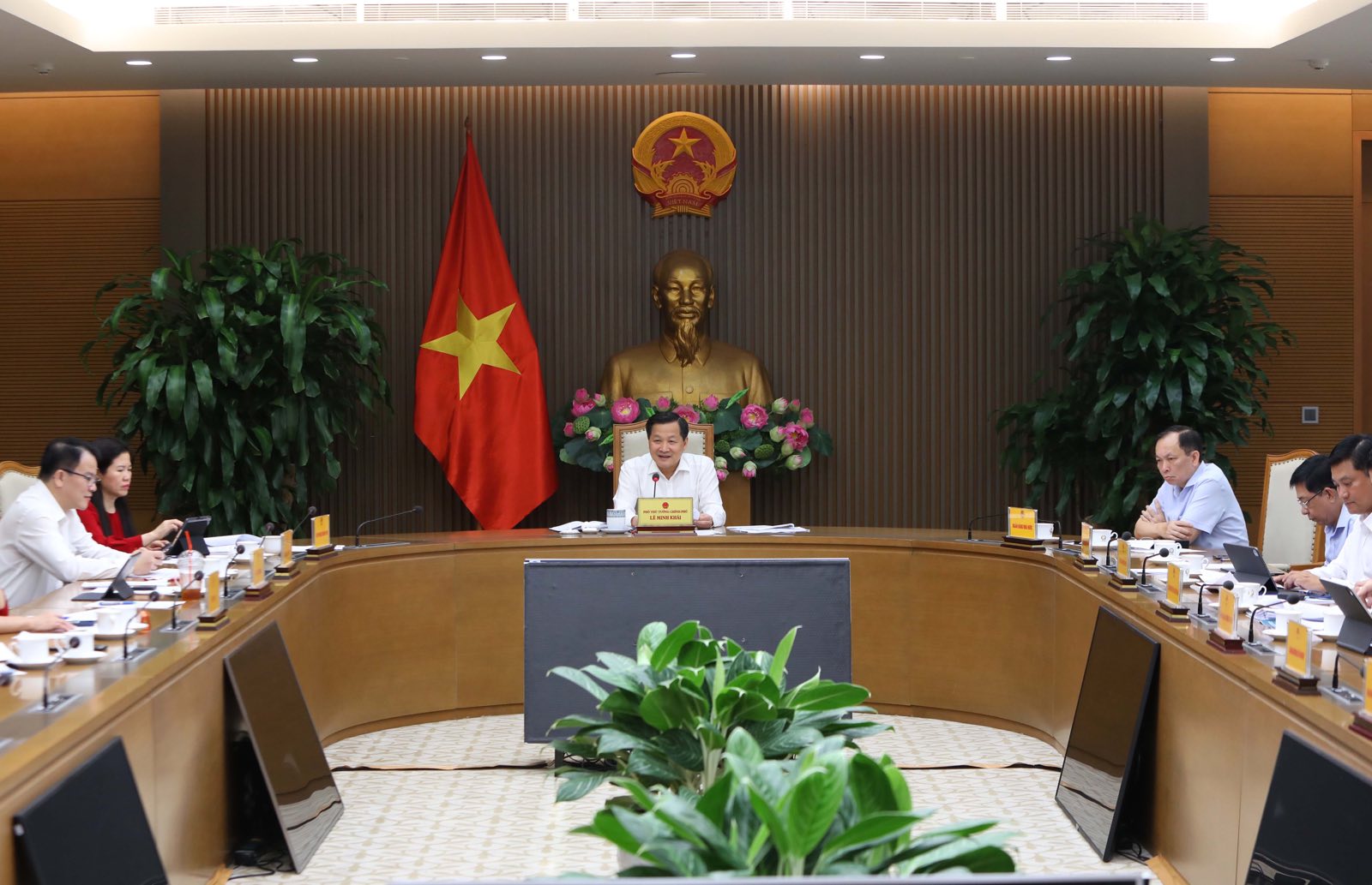 Ph&oacute; Thủ tướng đề nghị thiết lập mặt bằng l&atilde;i suất hợp l&yacute; hỗ trợ doanh nghiệp - Ảnh 1.