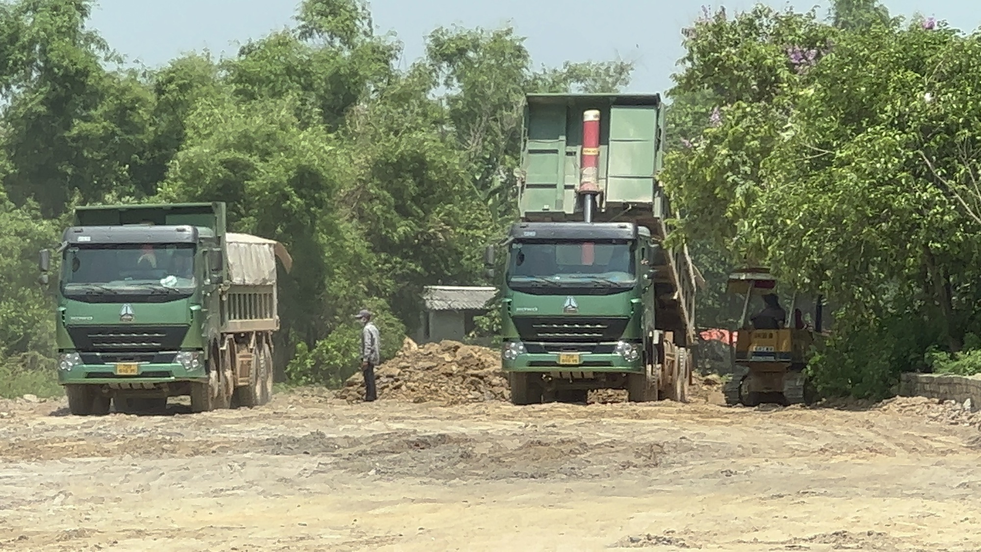 Bị tuýt còi vì chưa hoàn thiện thủ tục, dự án vẫn cấp tập san lấp mặt bằng - Ảnh 1.