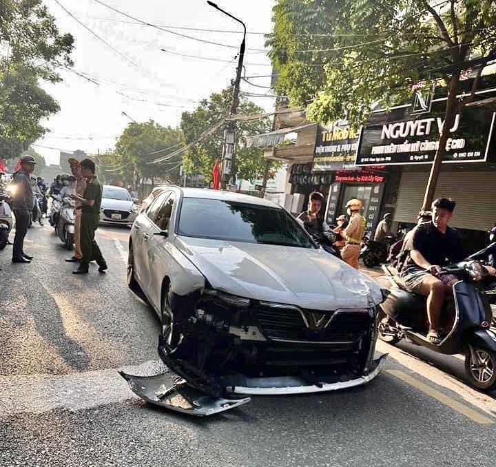 Tạm giam t&agrave;i xế g&acirc;y tai nạn li&ecirc;n ho&agrave;n khiến 4 người bị thương - Ảnh 4.