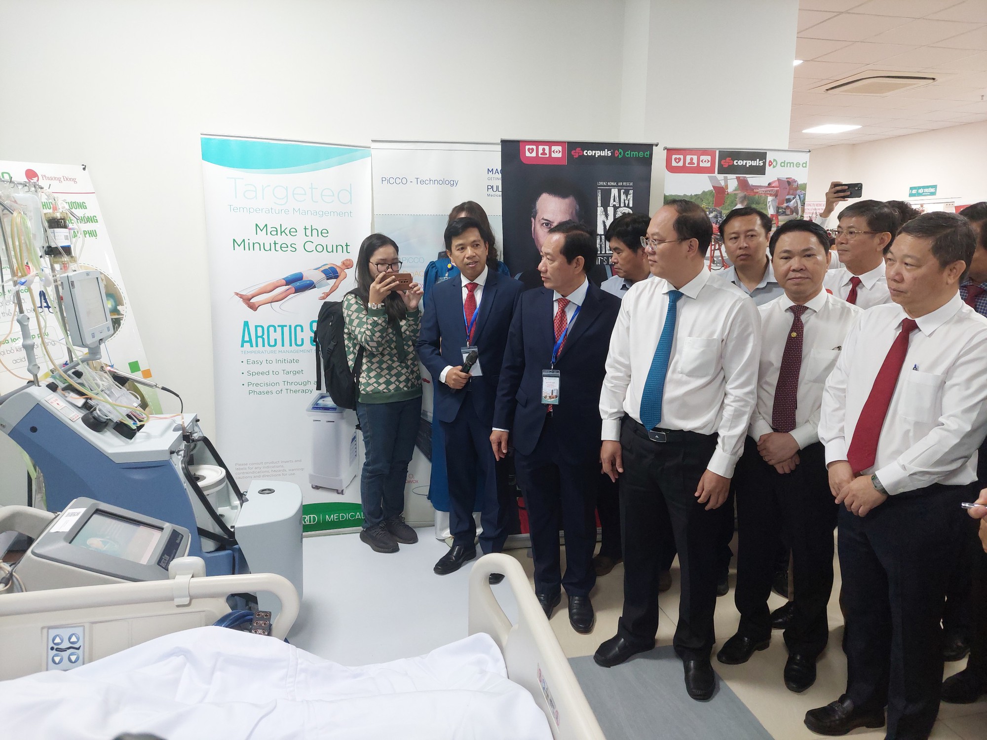 Chuy&ecirc;n gia Nga đến Bệnh viện Nh&acirc;n D&acirc;n 115 chuyển giao kỹ thuật cao mổ thần kinh - Ảnh 1.