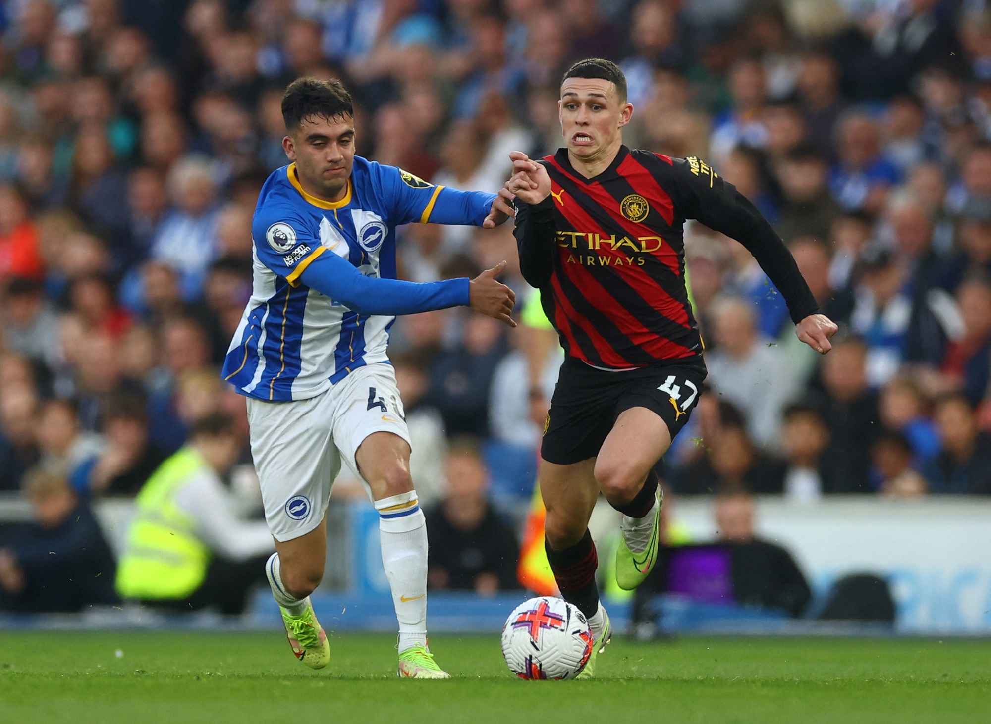 Sao trẻ Brighton lập si&ecirc;u phẩm, t&acirc;n v&ocirc; địch Man City bị cầm h&ograve;a - Ảnh 2.