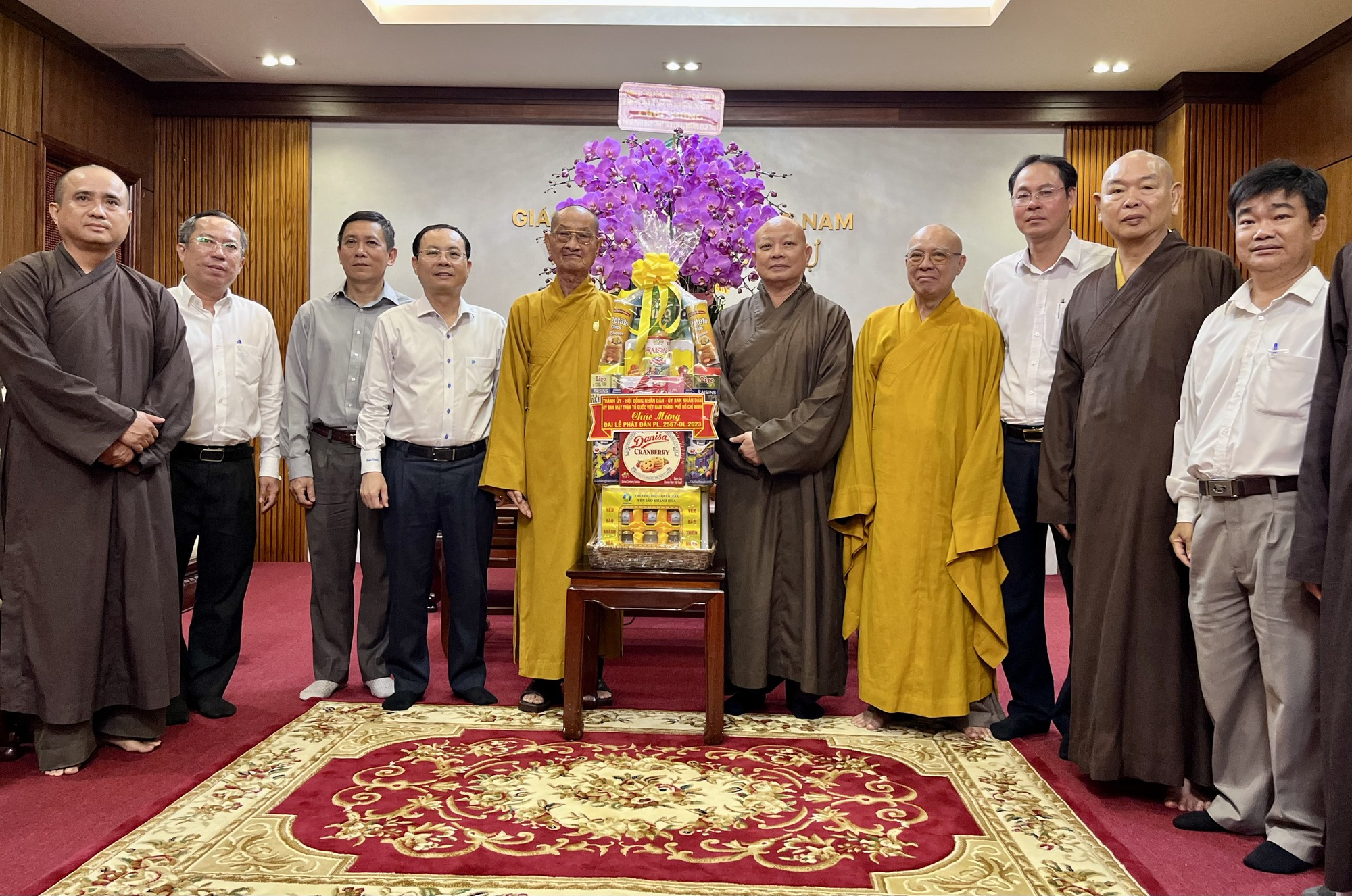 Lãnh đạo TP HCM thăm, chúc mừng Phật giáo Việt Nam