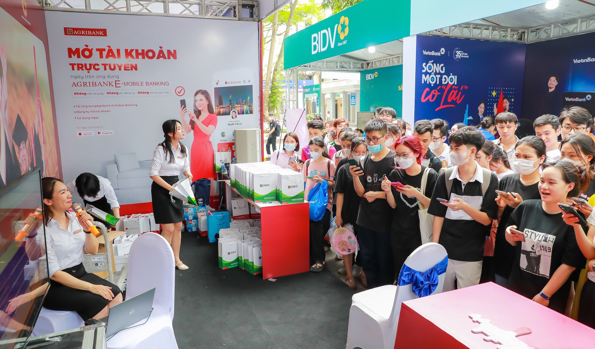 Agribank đồng h&agrave;nh c&ugrave;ng Nh&agrave; ng&acirc;n h&agrave;ng tương lai năm 2023 - Ảnh 3.