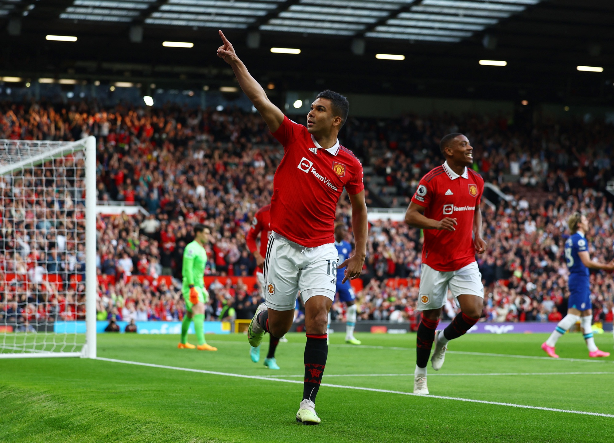 Đ&egrave; bẹp Chelsea 4-1, Man United đua th&agrave;nh c&ocirc;ng Top 3 Ngoại hạng - Ảnh 2.
