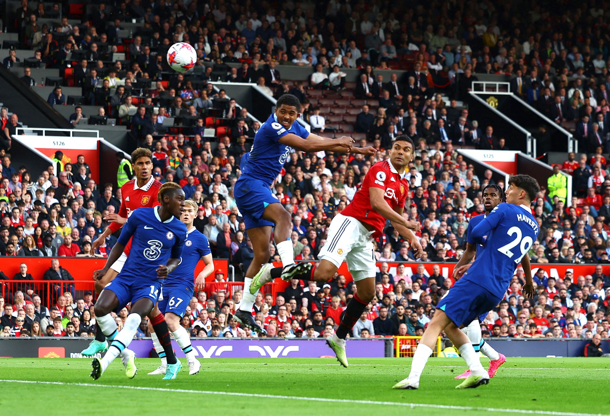 Đ&egrave; bẹp Chelsea 4-1, Man United đua th&agrave;nh c&ocirc;ng Top 3 Ngoại hạng - Ảnh 1.