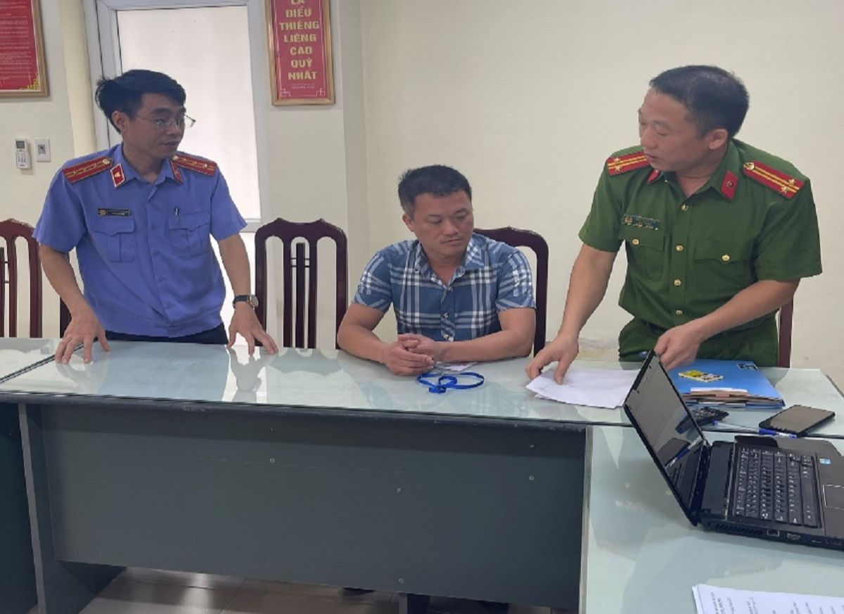 Bắt 2 cựu lãnh đạo một trung tâm phát triển quỹ đất