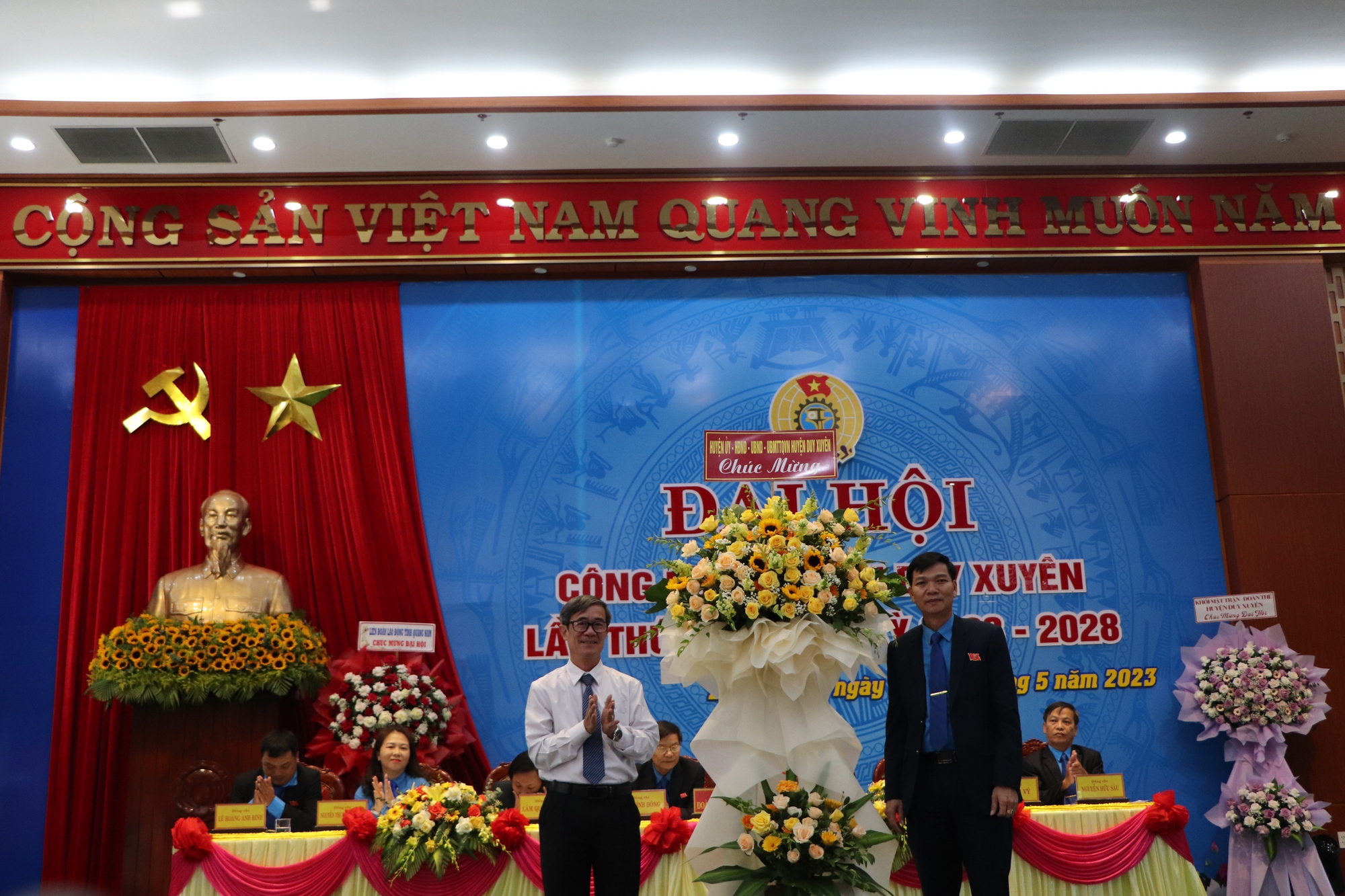 &Ocirc;ng Trần Phước Phương được bầu l&agrave;m Chủ tịch LĐLĐ huyện Duy Xuy&ecirc;n - Ảnh 4.