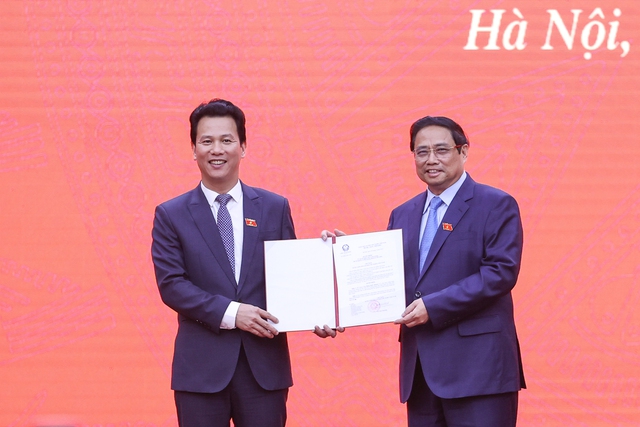 Thủ tướng trao quyết định bổ nhiệm Bộ trưởng Bộ T&agrave;i nguy&ecirc;n v&agrave; M&ocirc;i trường - Ảnh 1.
