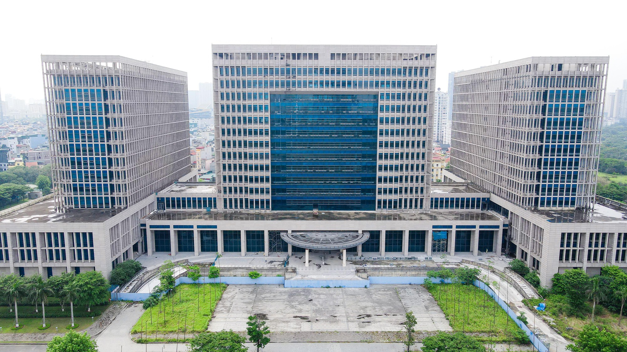 Cận cảnh: Trụ sở mới khang trang, nhiều Bộ vẫn còn "ôm" trụ sở cũ