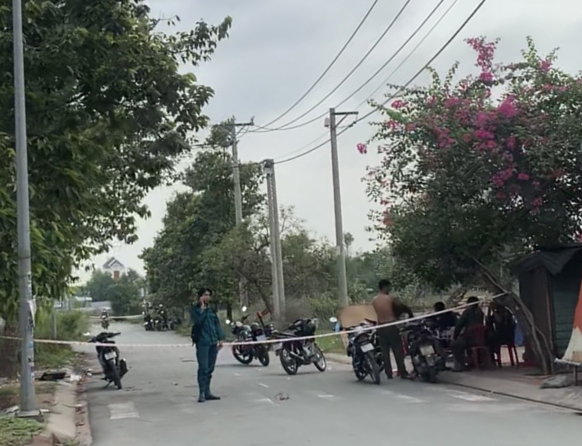 Truy t&igrave;m nạn nh&acirc;n li&ecirc;n quan đến 2 đoạn ch&acirc;n được ph&aacute;t hiện tại b&atilde;i đất trống - Ảnh 1.