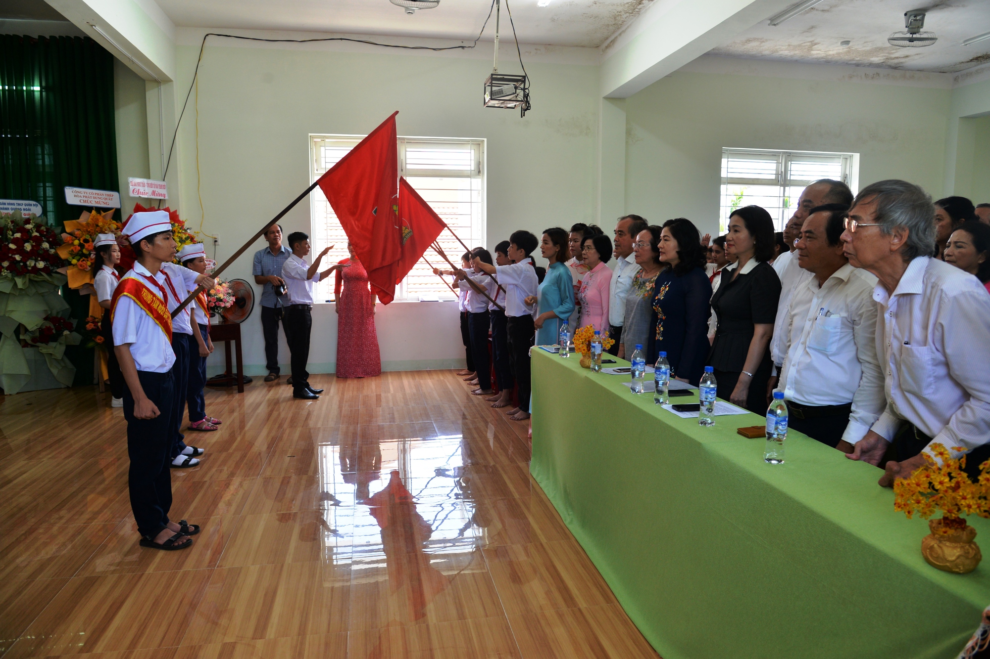Hơn 2,5 tỉ đồng ủng hộ Trung t&acirc;m nu&ocirc;i dạy trẻ khuyết tật V&otilde; Hồng Sơn - Ảnh 1.