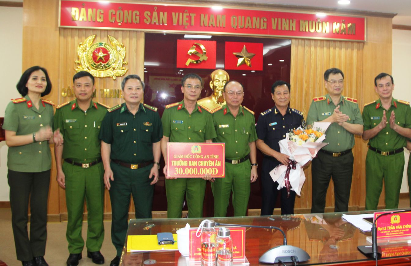 Thưởng nóng ban chuyên án công an 2 tỉnh phá đường dây ma túy "khủng"