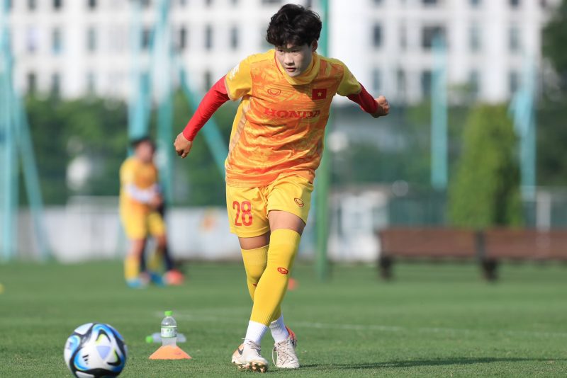 Tuyển nữ Việt Nam l&agrave;m quen với tr&aacute;i b&oacute;ng d&agrave;nh ri&ecirc;ng cho World Cup nữ 2023 - Ảnh 5.