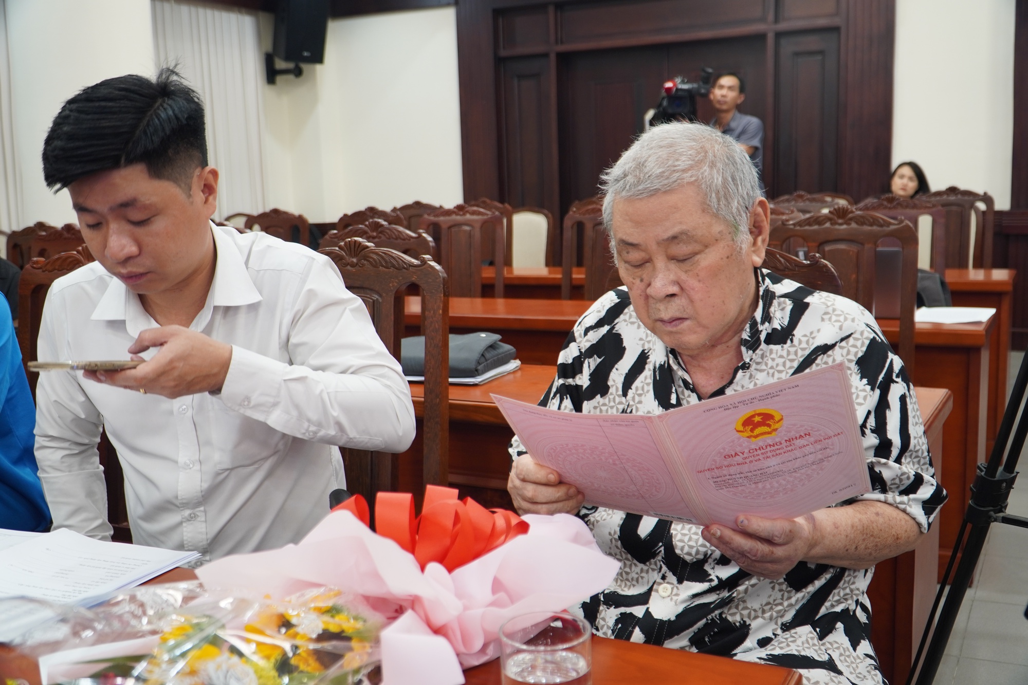 TP HCM: Trao sổ hồng nhiều trường hợp đặc th&ugrave; trong dự &aacute;n Khu c&ocirc;ng nghệ cao - Ảnh 3.