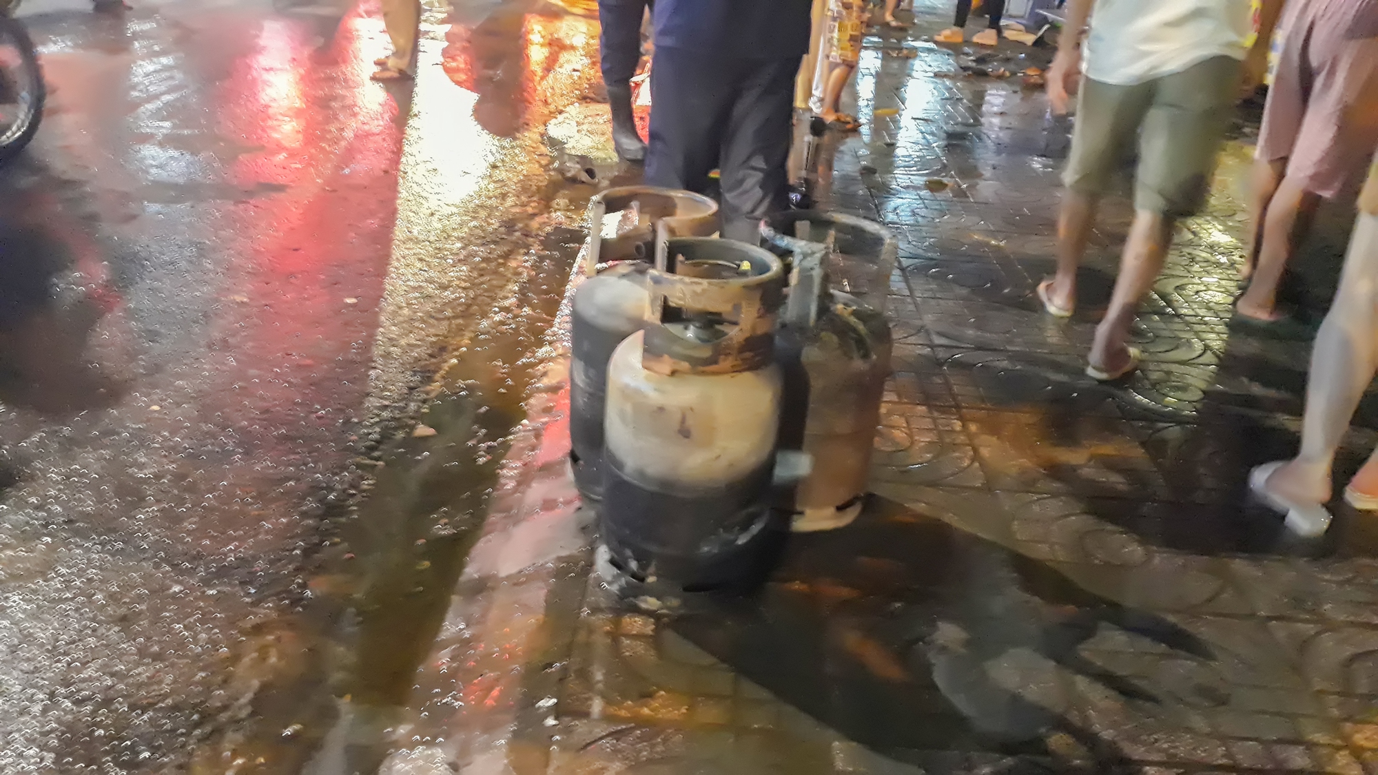 Ch&aacute;y qu&aacute;n g&agrave; nướng muối ớt B&eacute; Mập, người d&acirc;n nhốn nh&aacute;o - Ảnh 4.