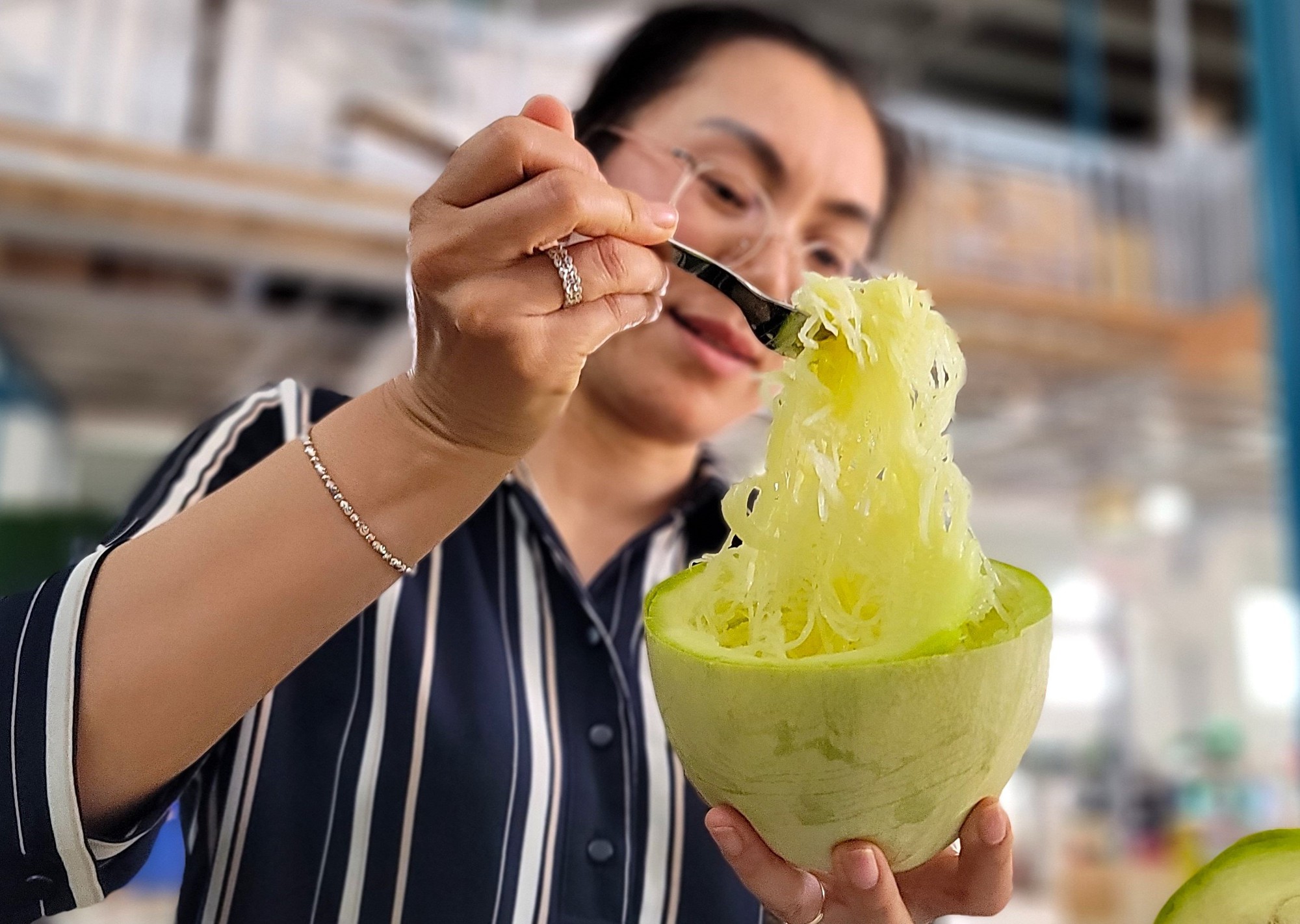 Thưởng thức quả bí sợi mì độc lạ ở Đà Lạt, trồng không đủ bán