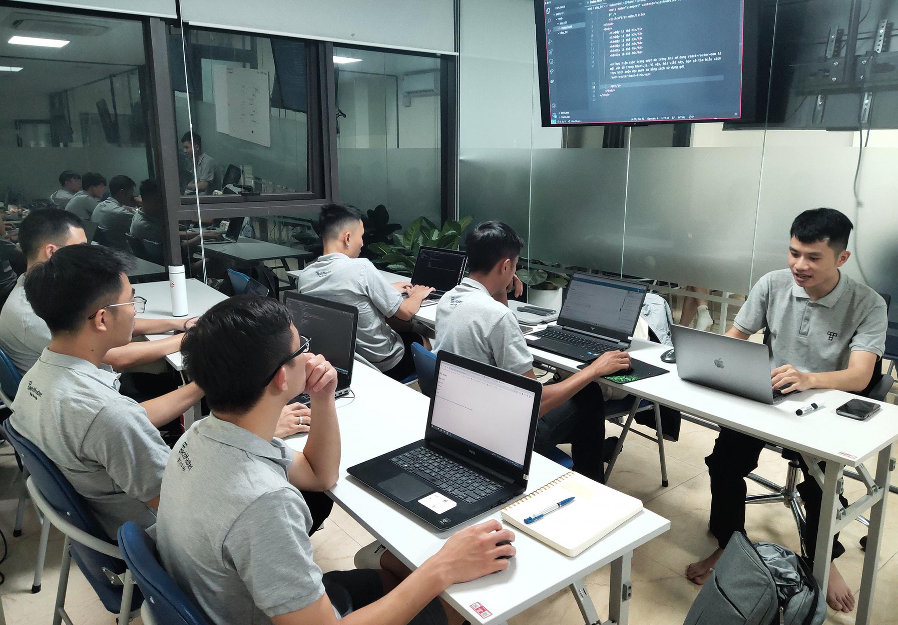 Sự thật về "việc nhẹ, lương cao" ở Philippines