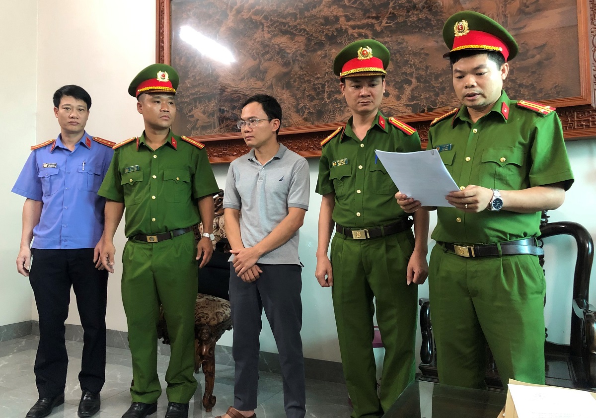 Bắt một cựu giám đốc trung tâm đăng kiểm