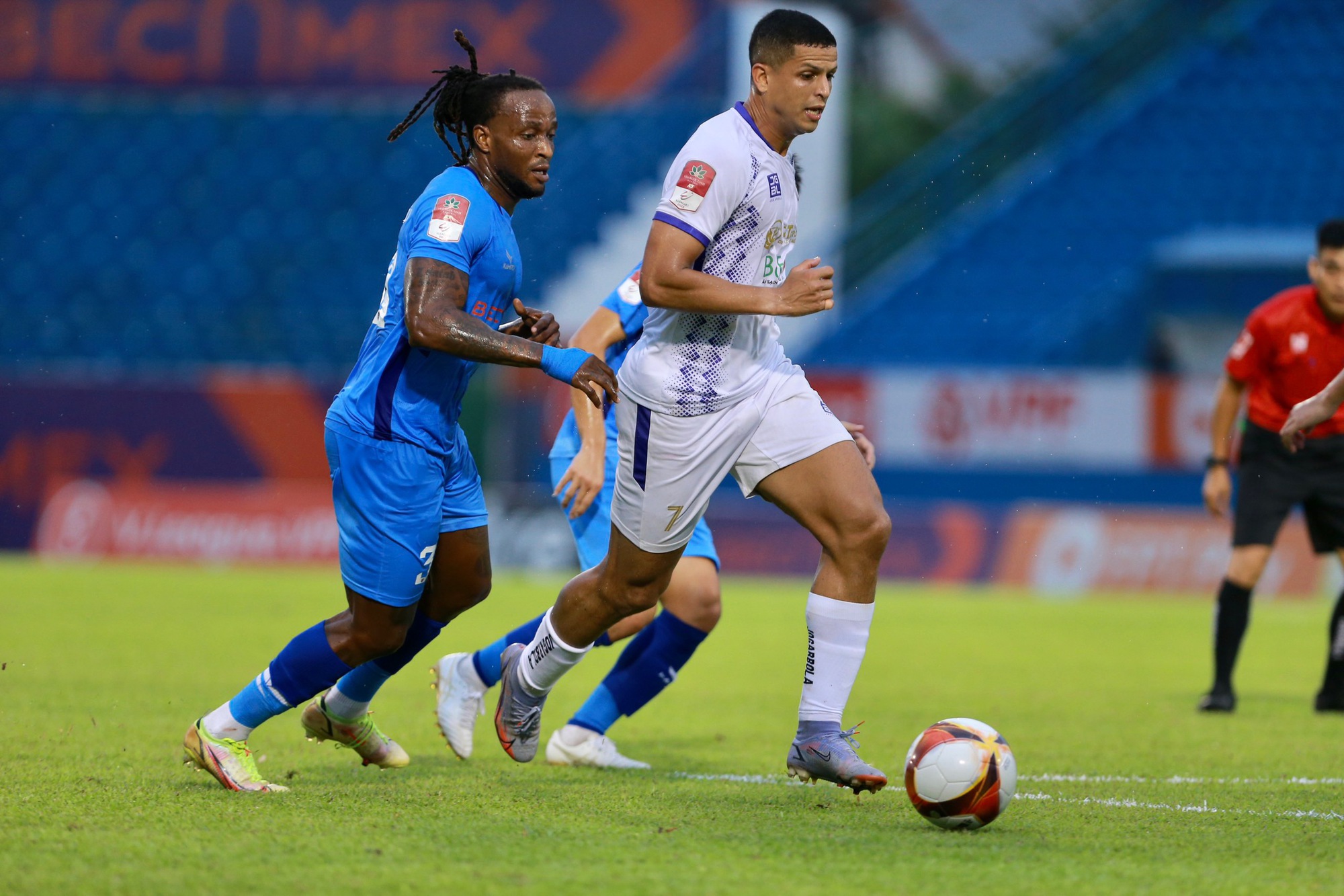 Tiến Linh ghi bàn, B.Bình Dương cầm hòa Hà Nội FC - Ảnh 3.