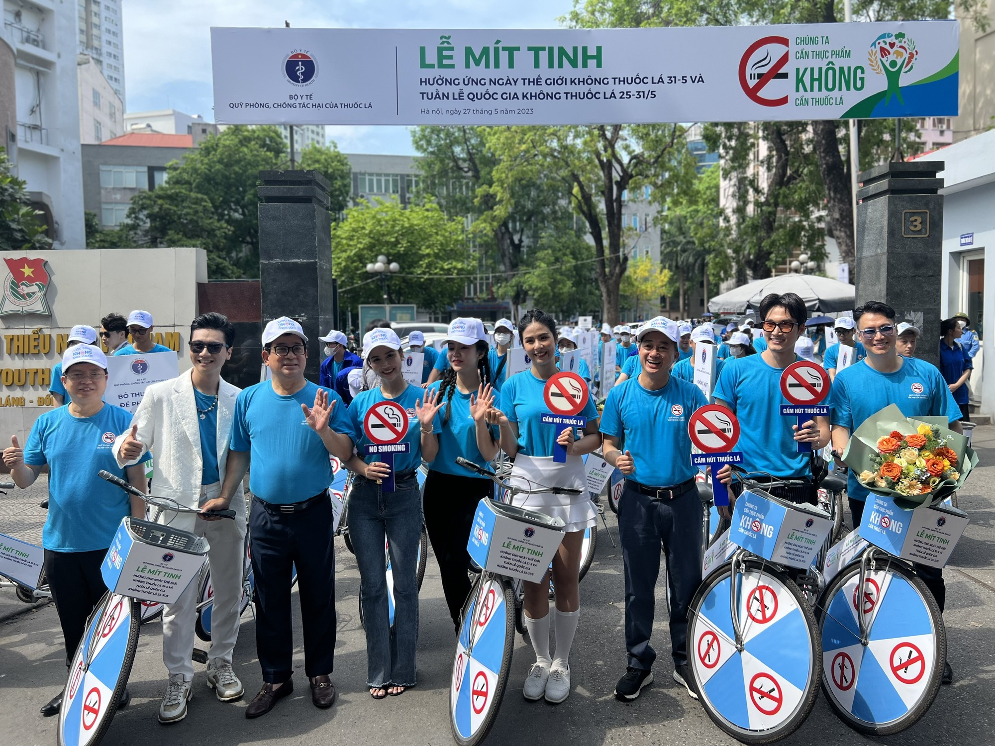 Truyền th&ocirc;ng t&aacute;c hại thuốc l&aacute; điện tử, thuốc l&aacute; nung n&oacute;ng tr&ecirc;n mạng x&atilde; hội - Ảnh 1.